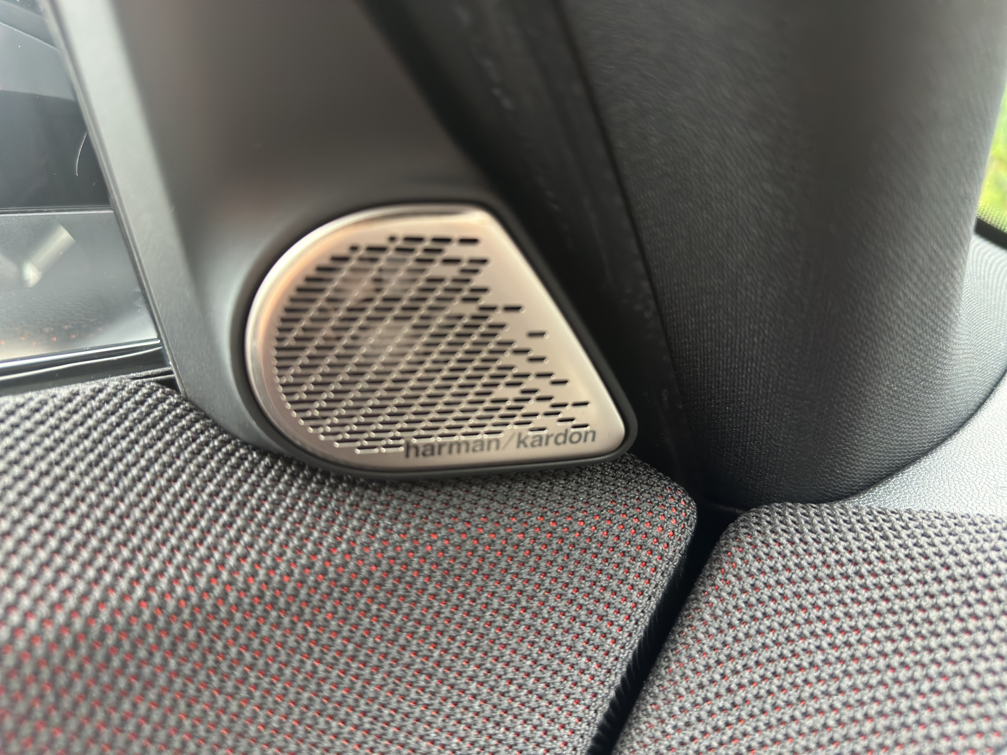 listing desktop thumbnail image 23