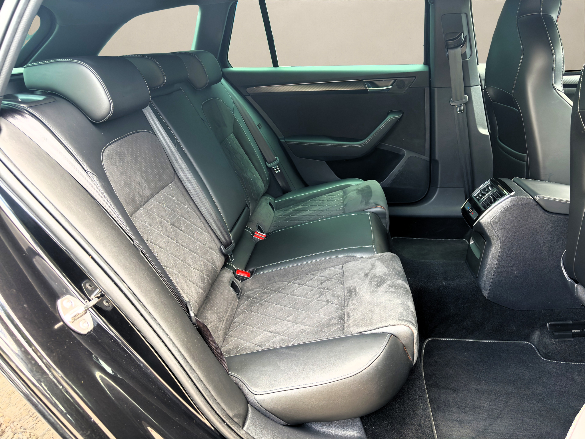 listing desktop thumbnail image 14