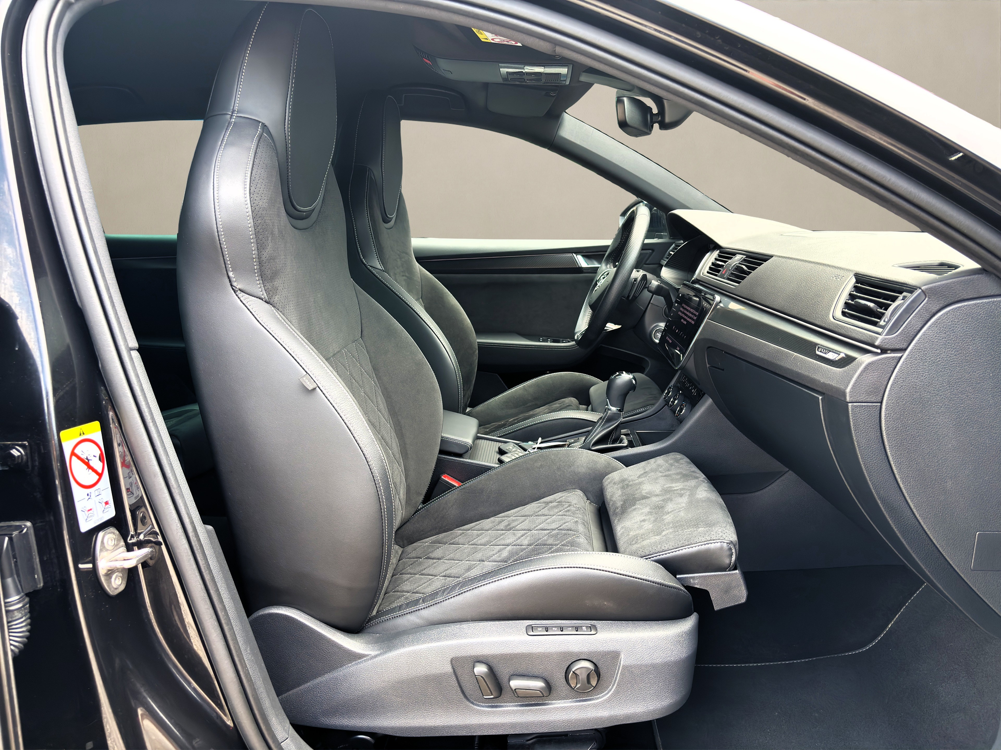 listing desktop thumbnail image 9