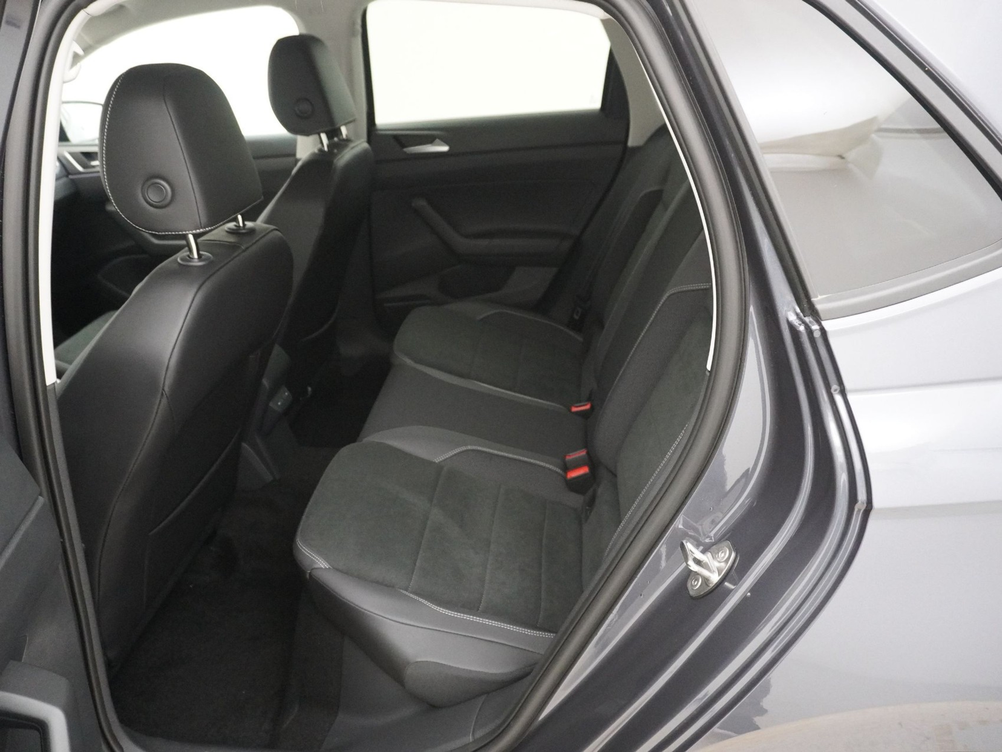 listing desktop thumbnail image 13