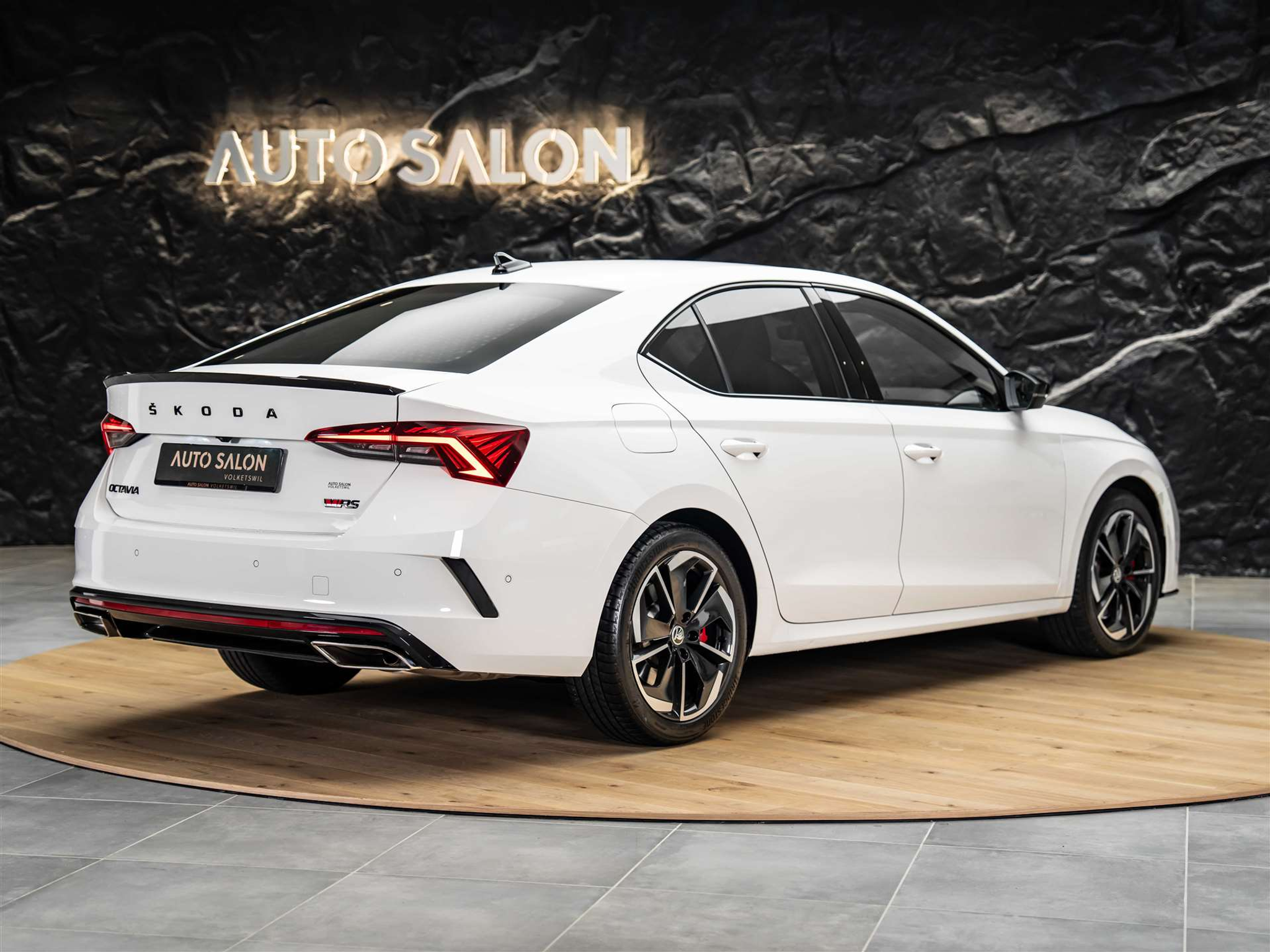 listing desktop thumbnail image 4