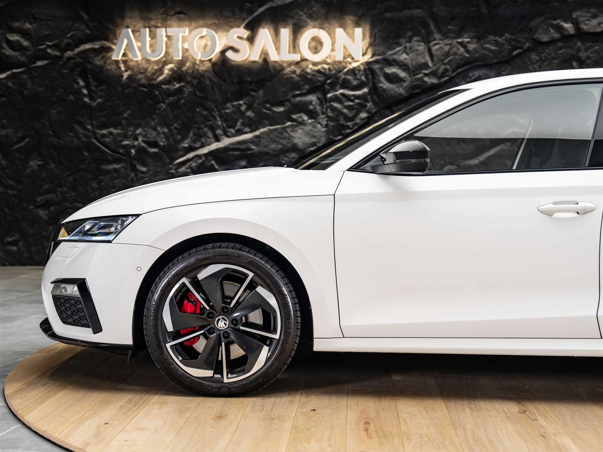 listing desktop thumbnail image 15