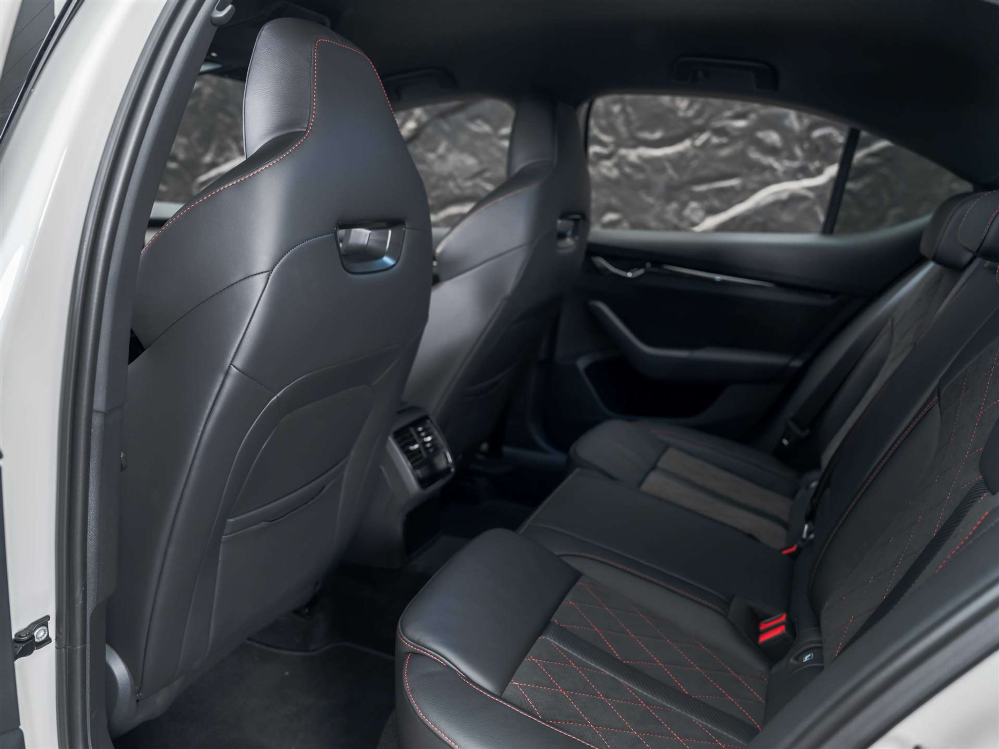 listing desktop thumbnail image 10