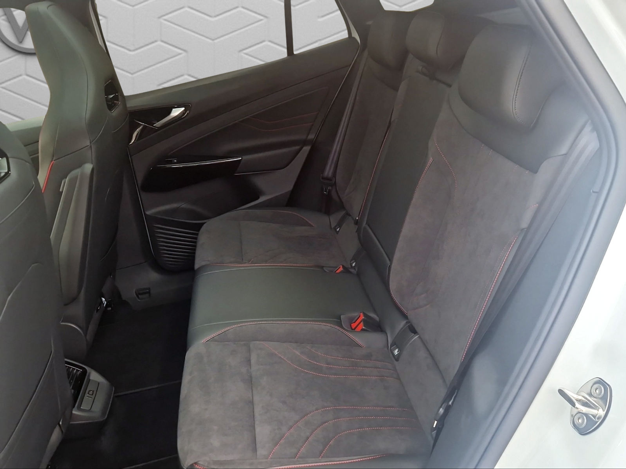 listing desktop thumbnail image 12