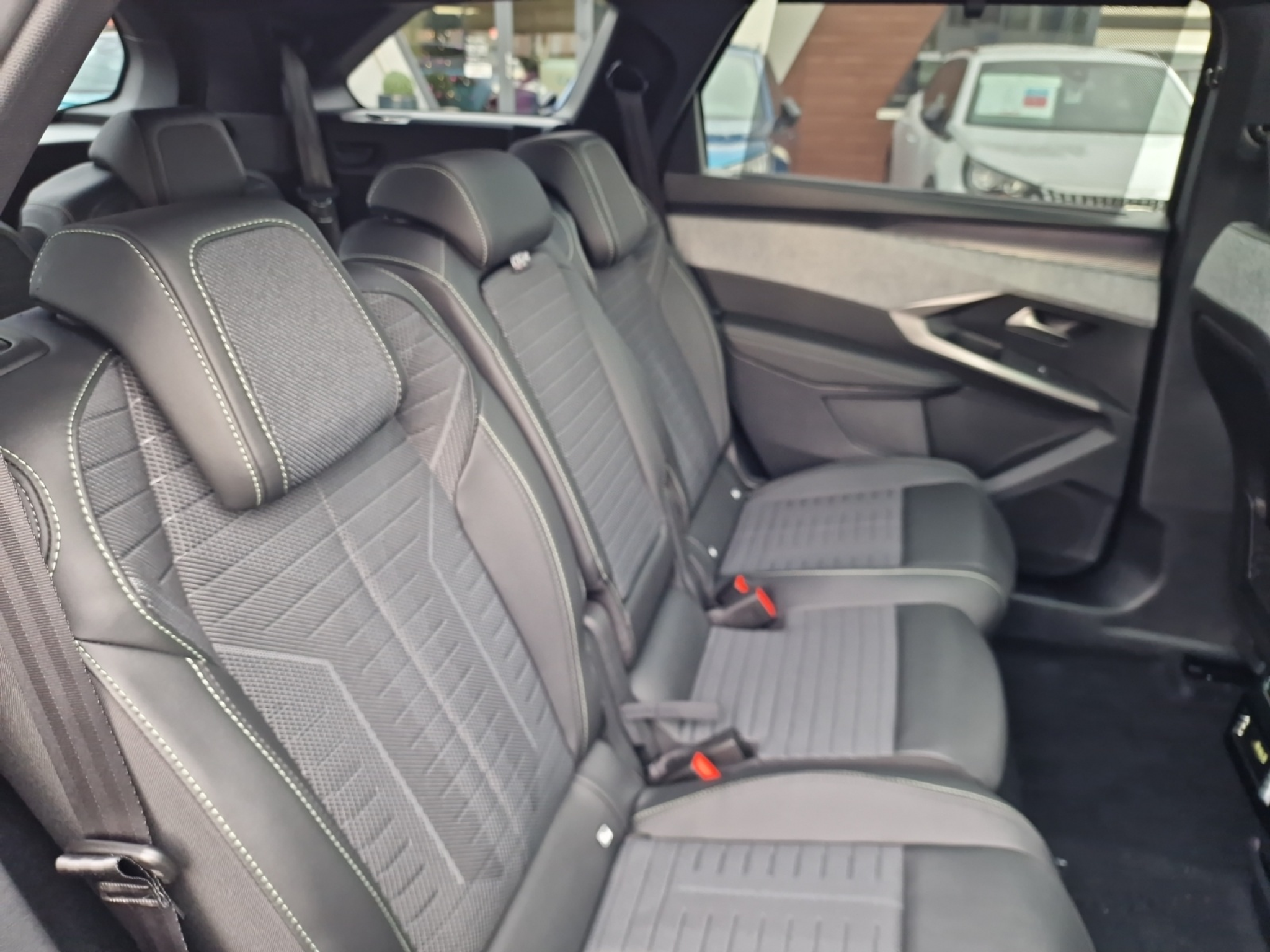 listing desktop thumbnail image 21