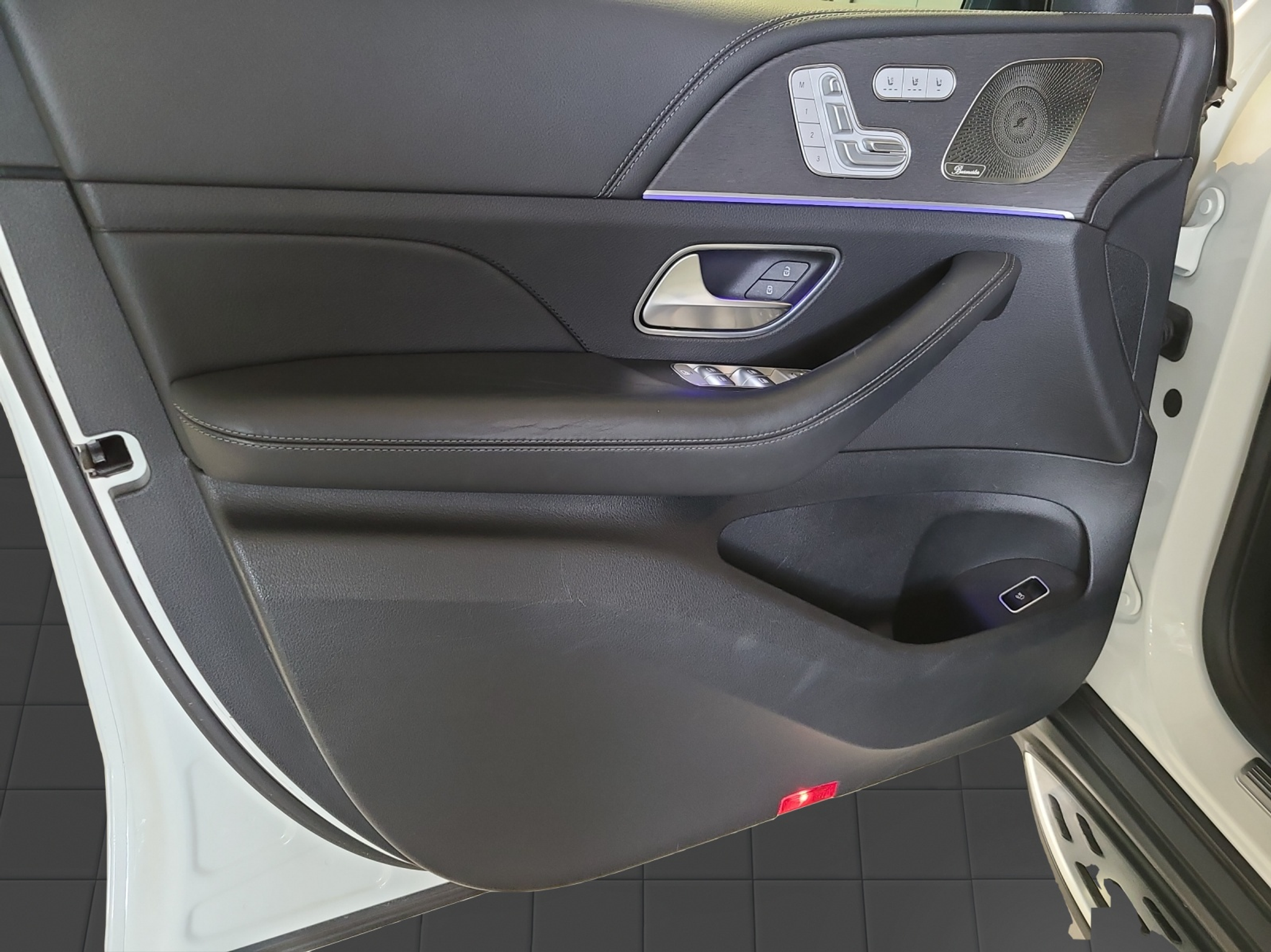 listing desktop thumbnail image 8