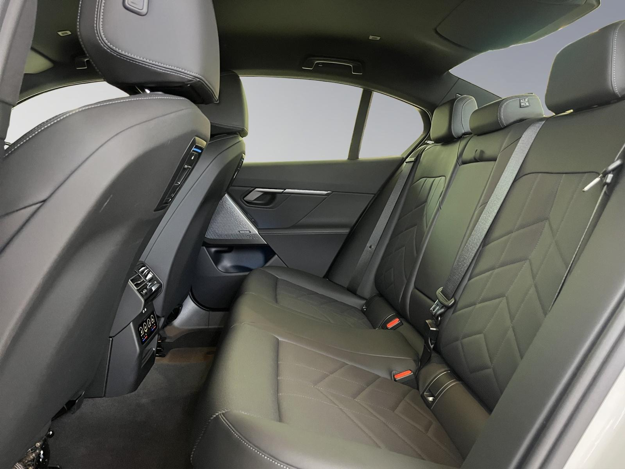 listing desktop thumbnail image 15