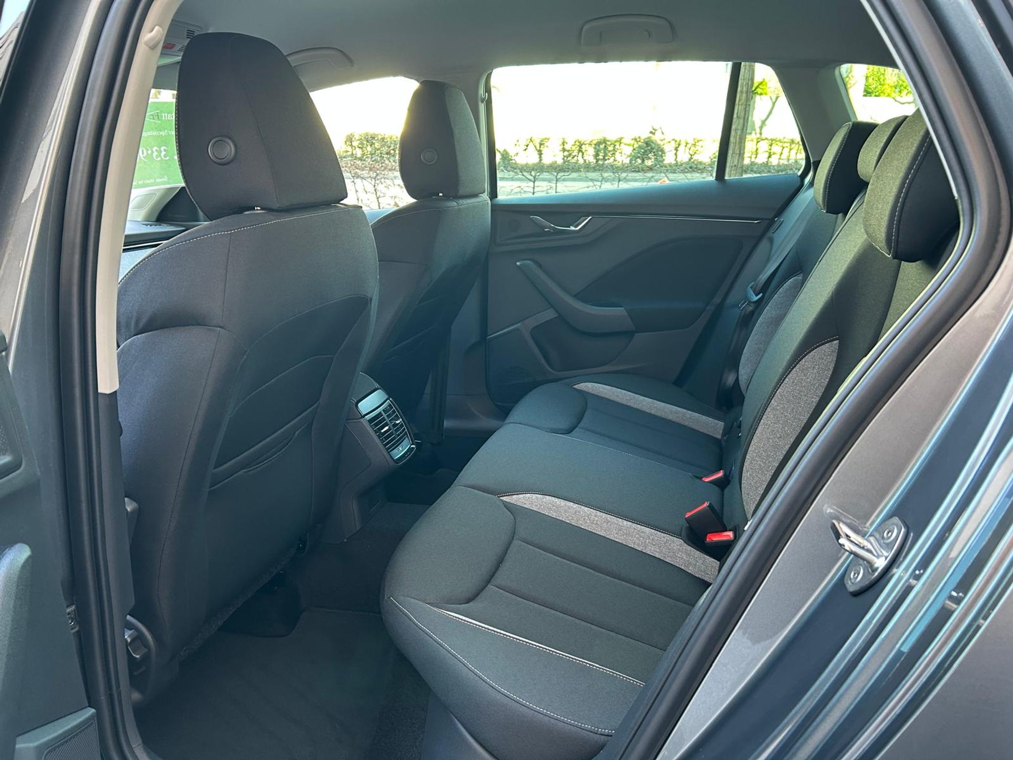 listing desktop thumbnail image 6