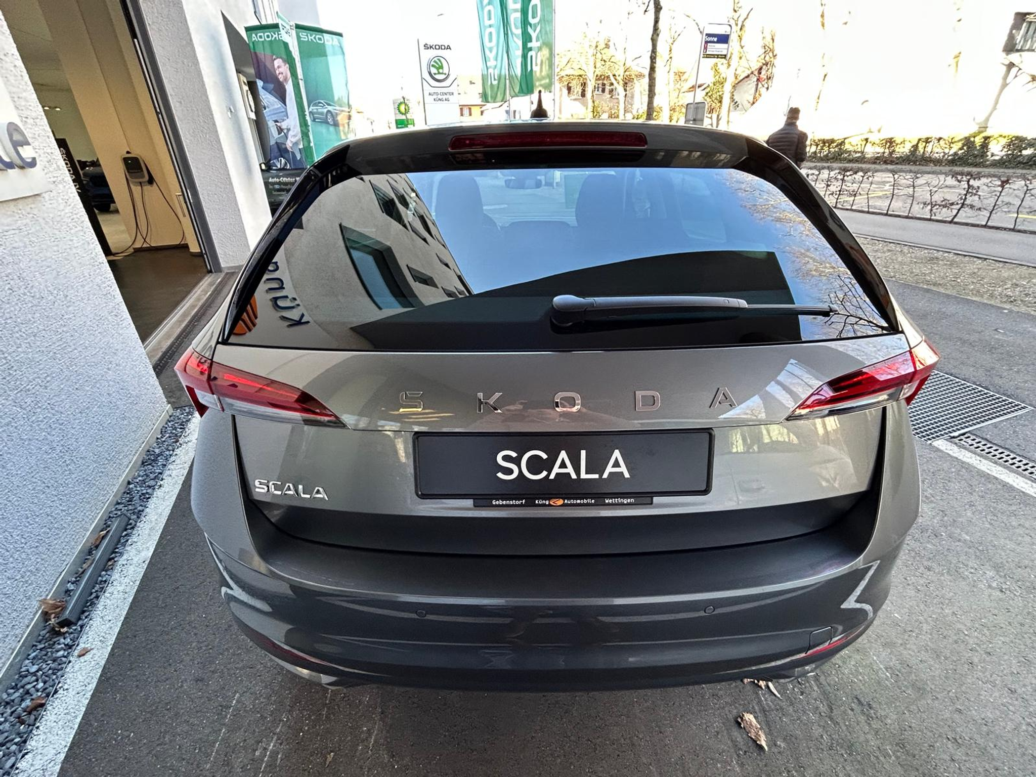 listing desktop thumbnail image 3