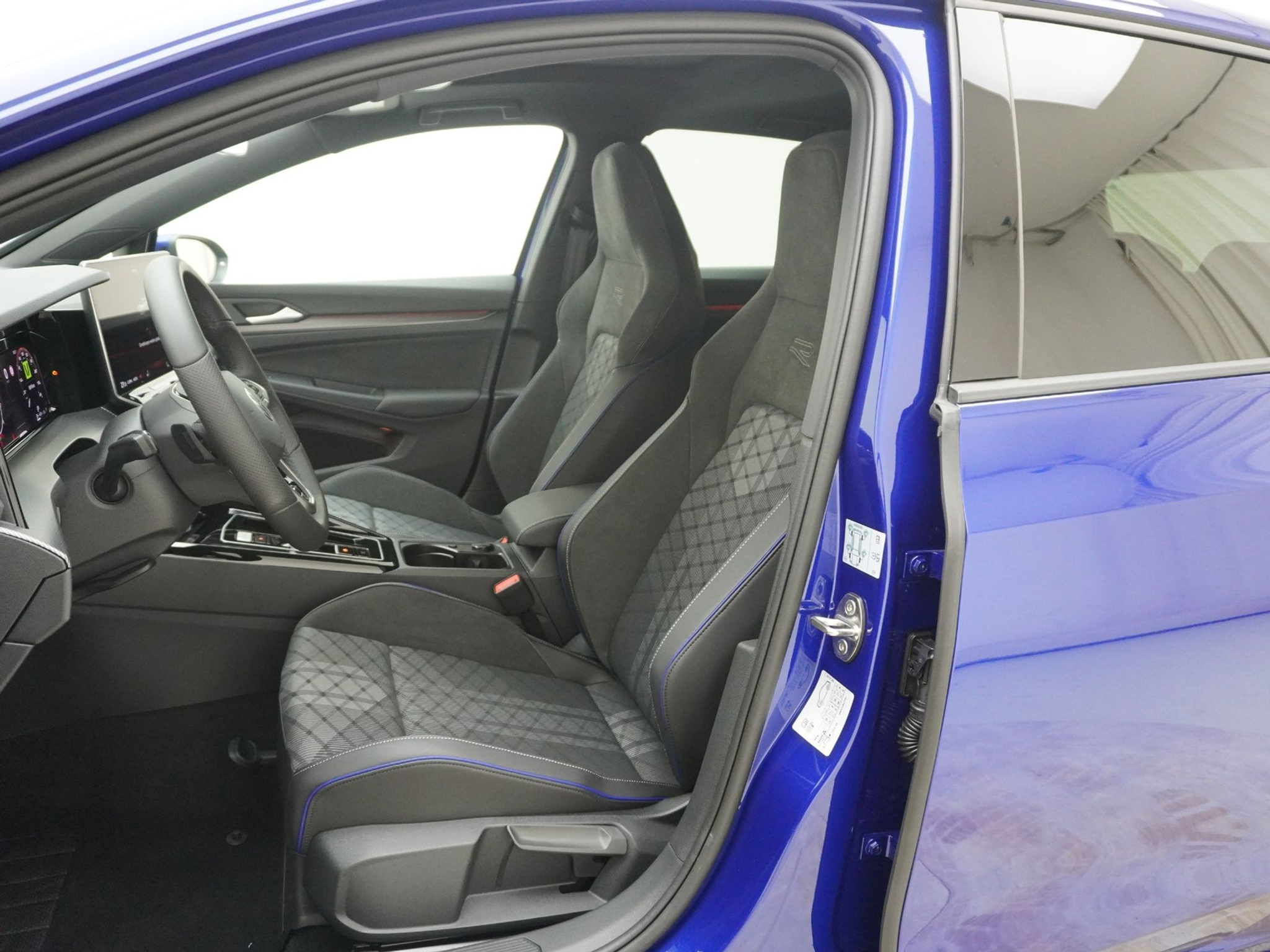 listing desktop thumbnail image 12