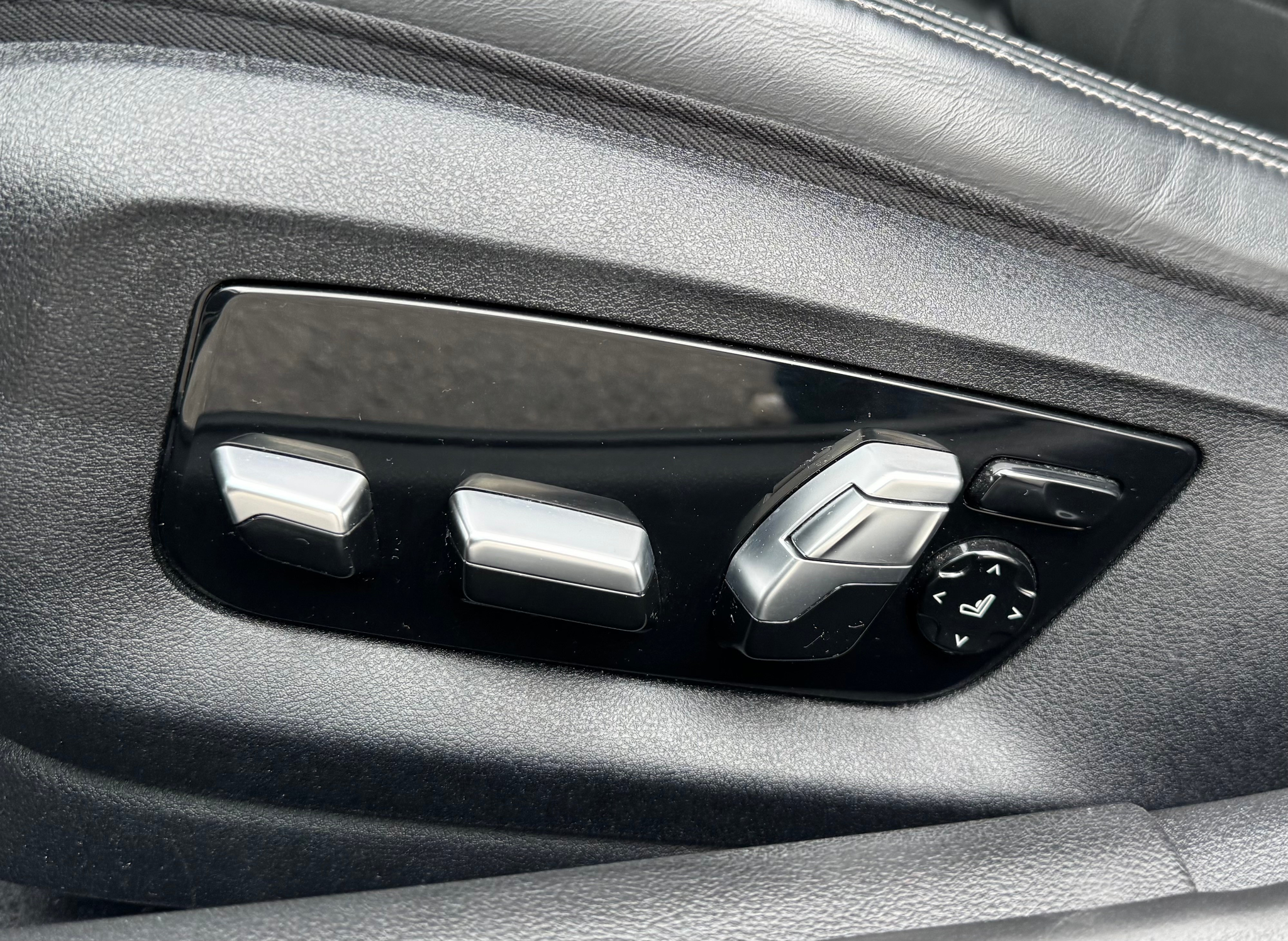 listing desktop thumbnail image 8