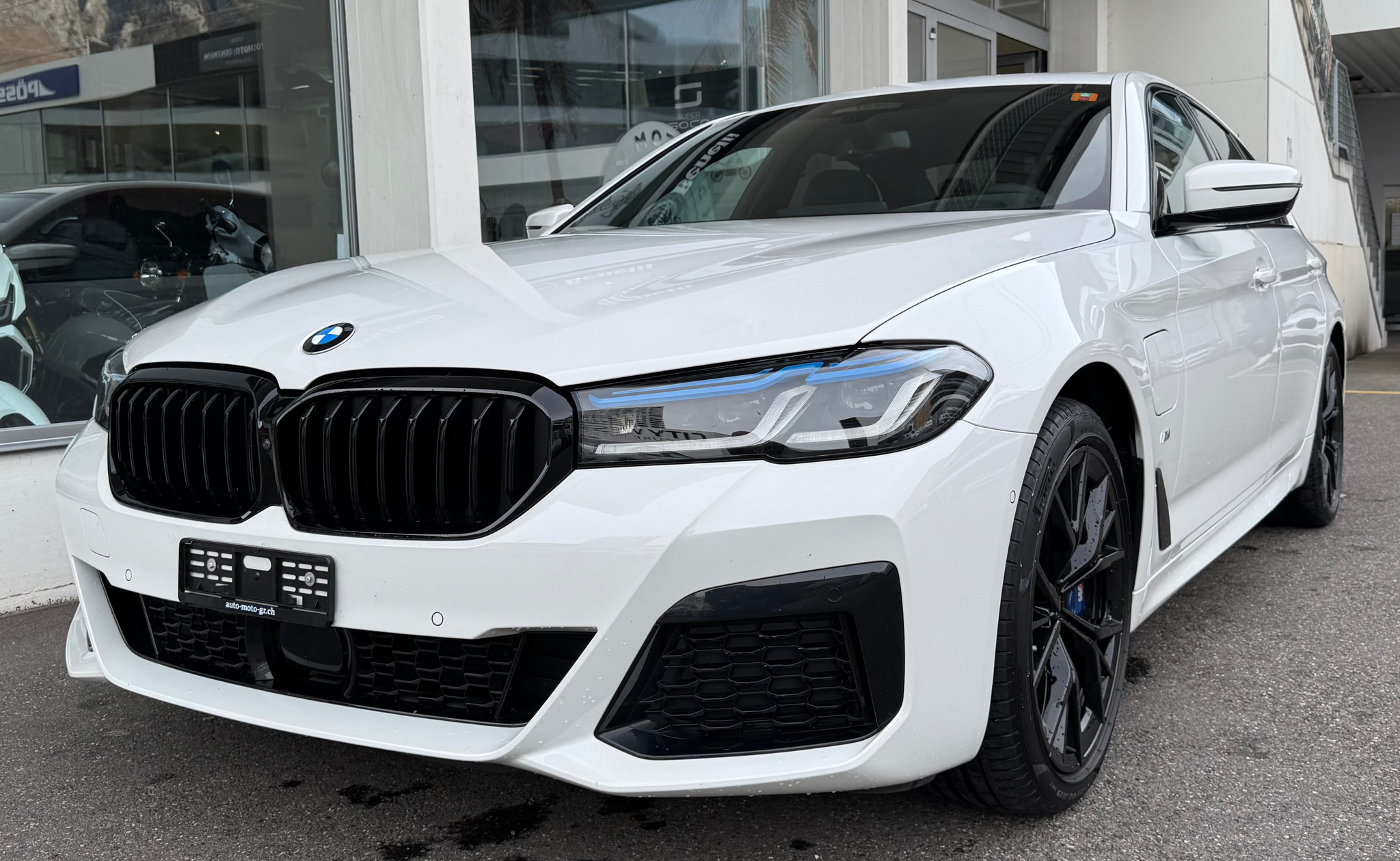 listing desktop thumbnail image 5