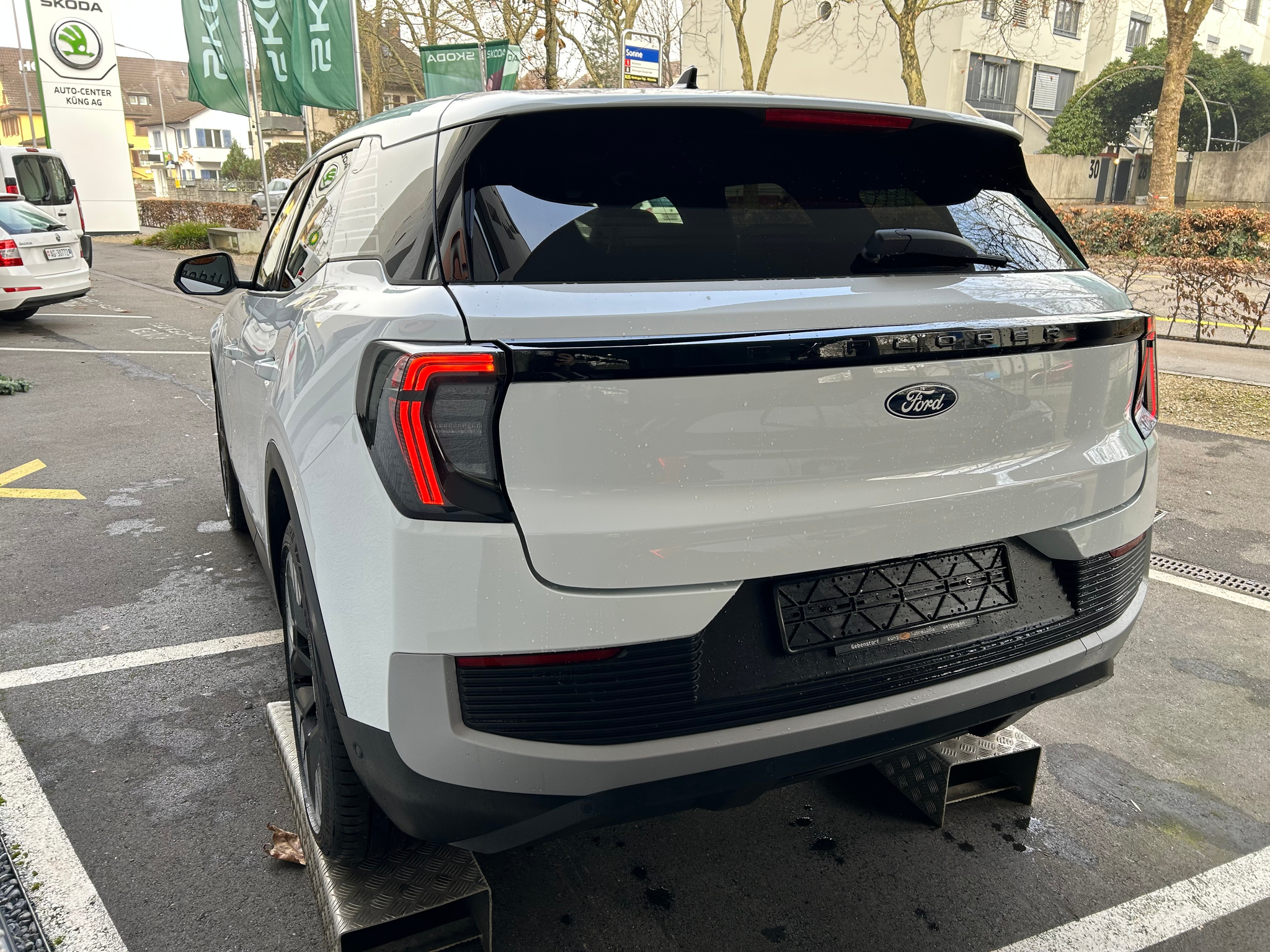 listing desktop thumbnail image 3