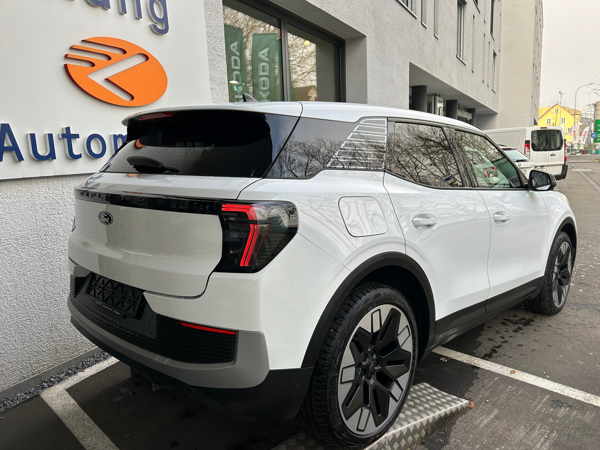 listing desktop thumbnail image 4