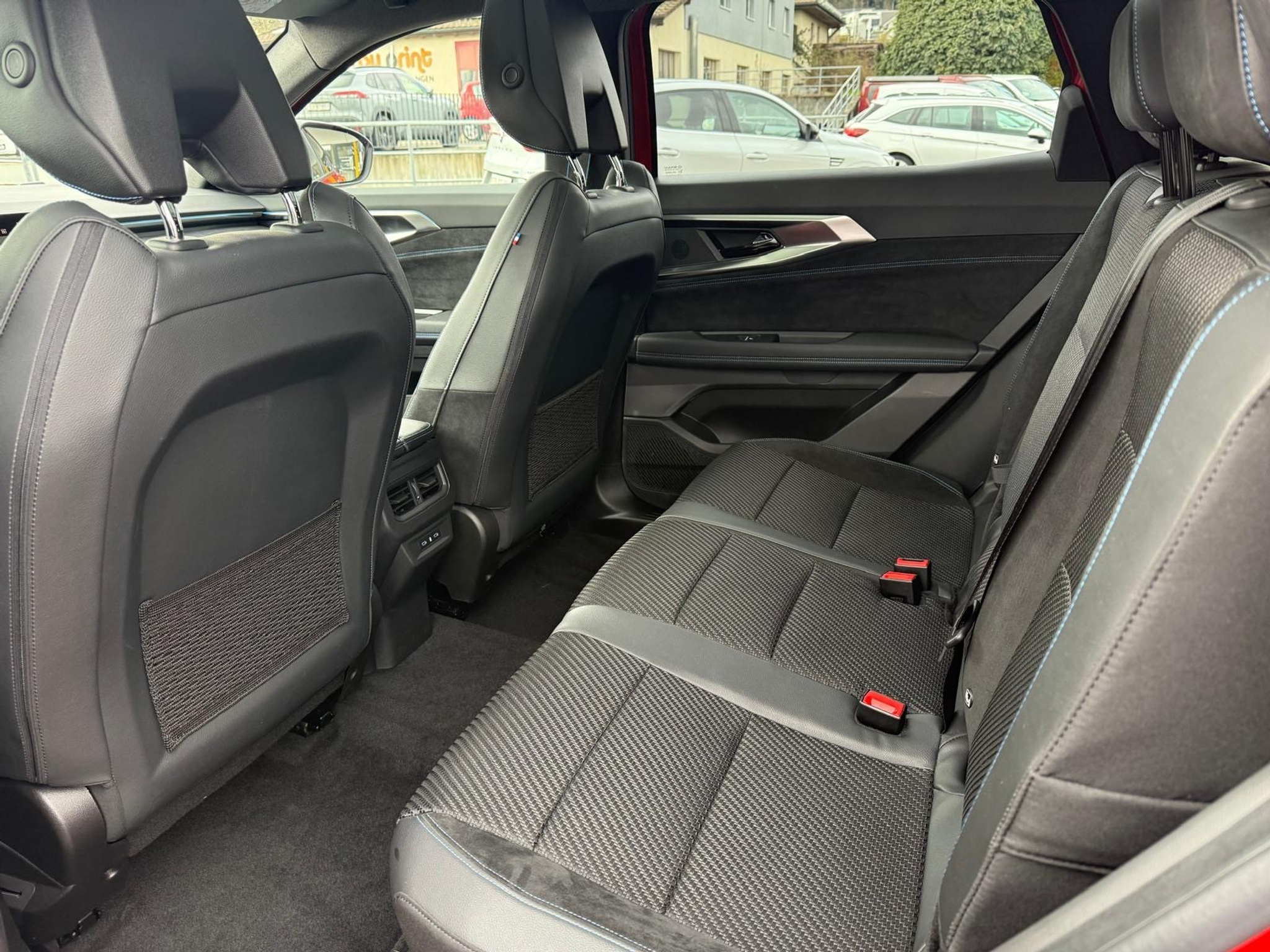 listing desktop thumbnail image 12