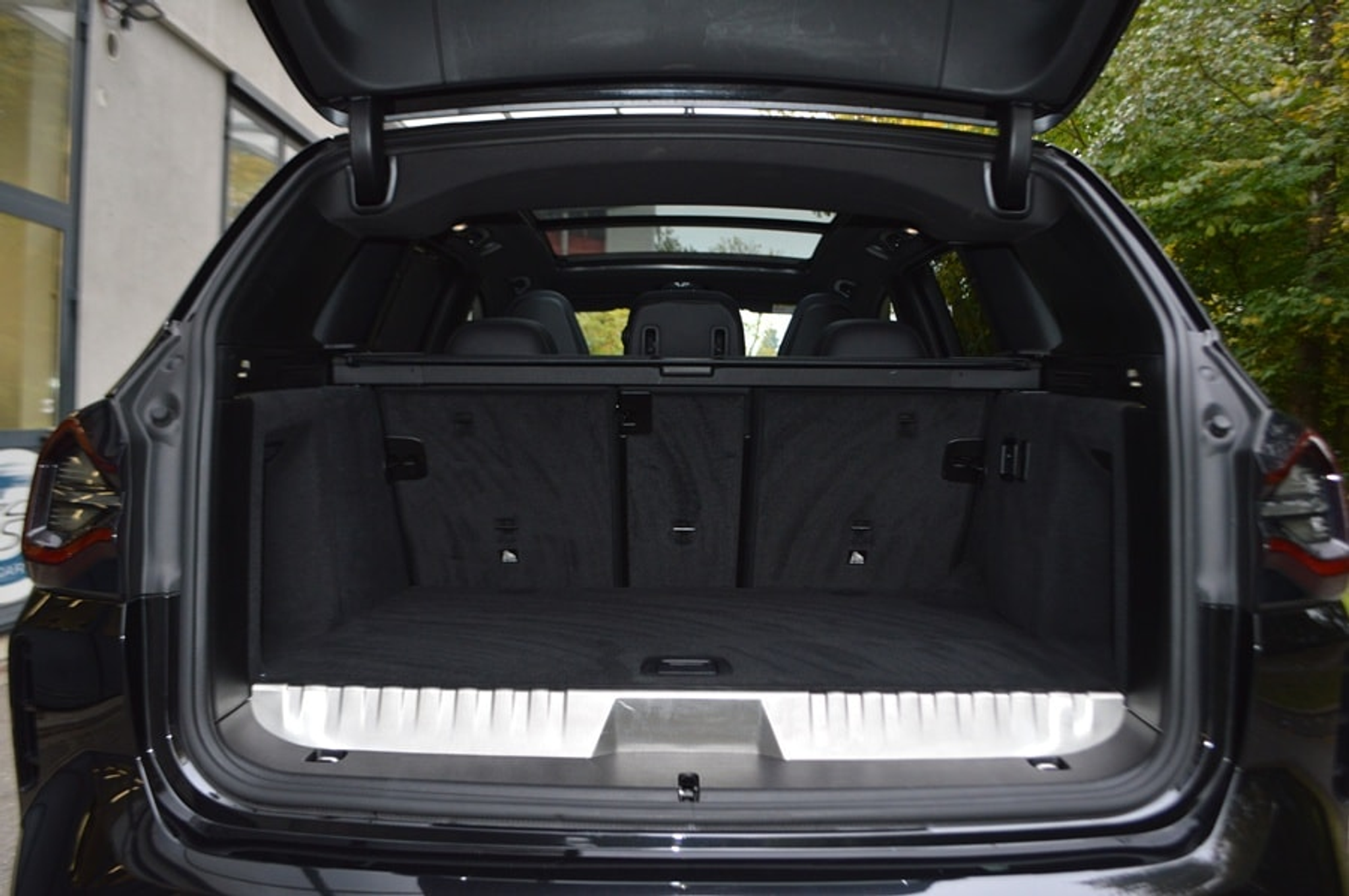 listing desktop thumbnail image 12