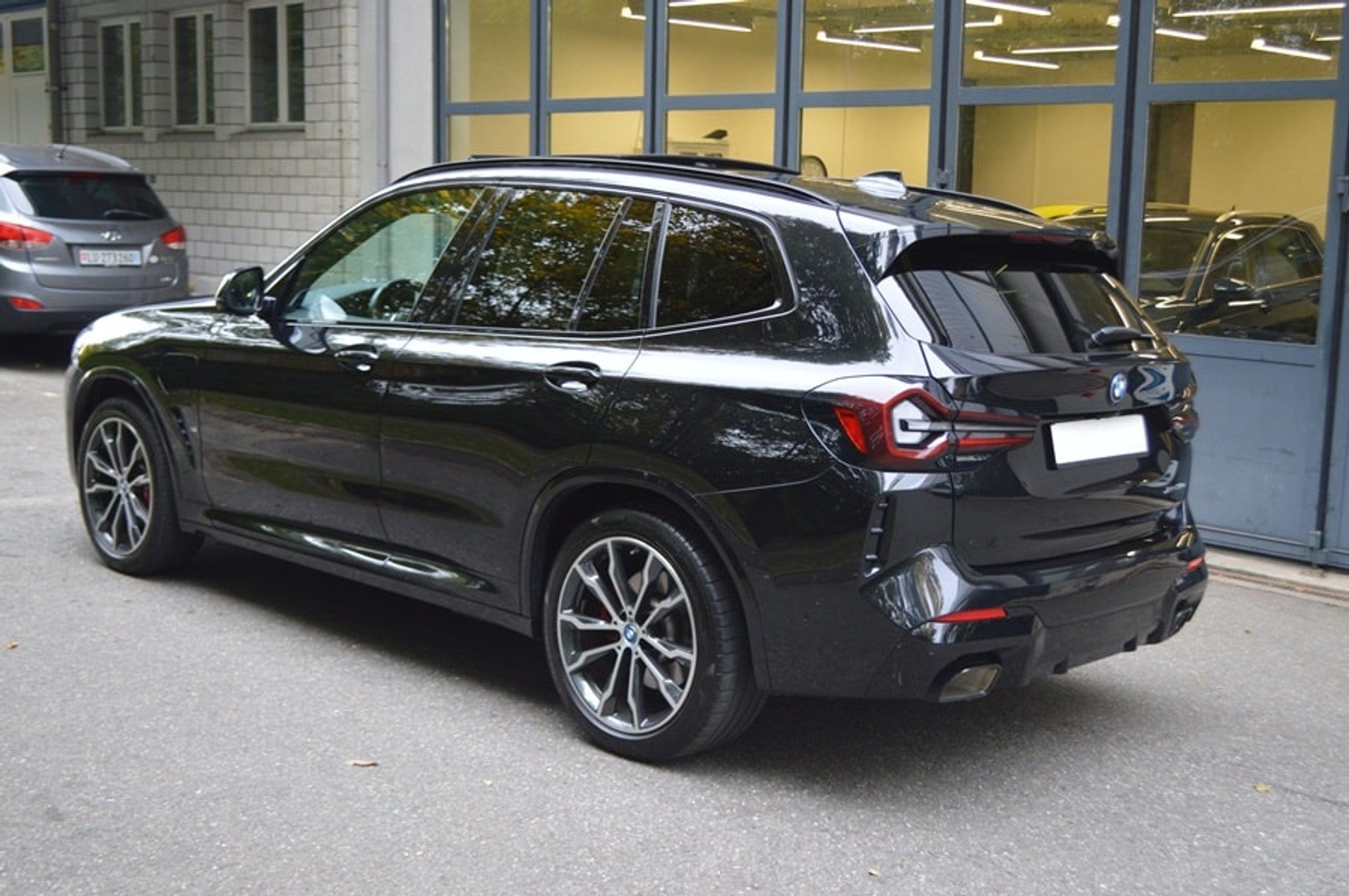 listing desktop thumbnail image 4