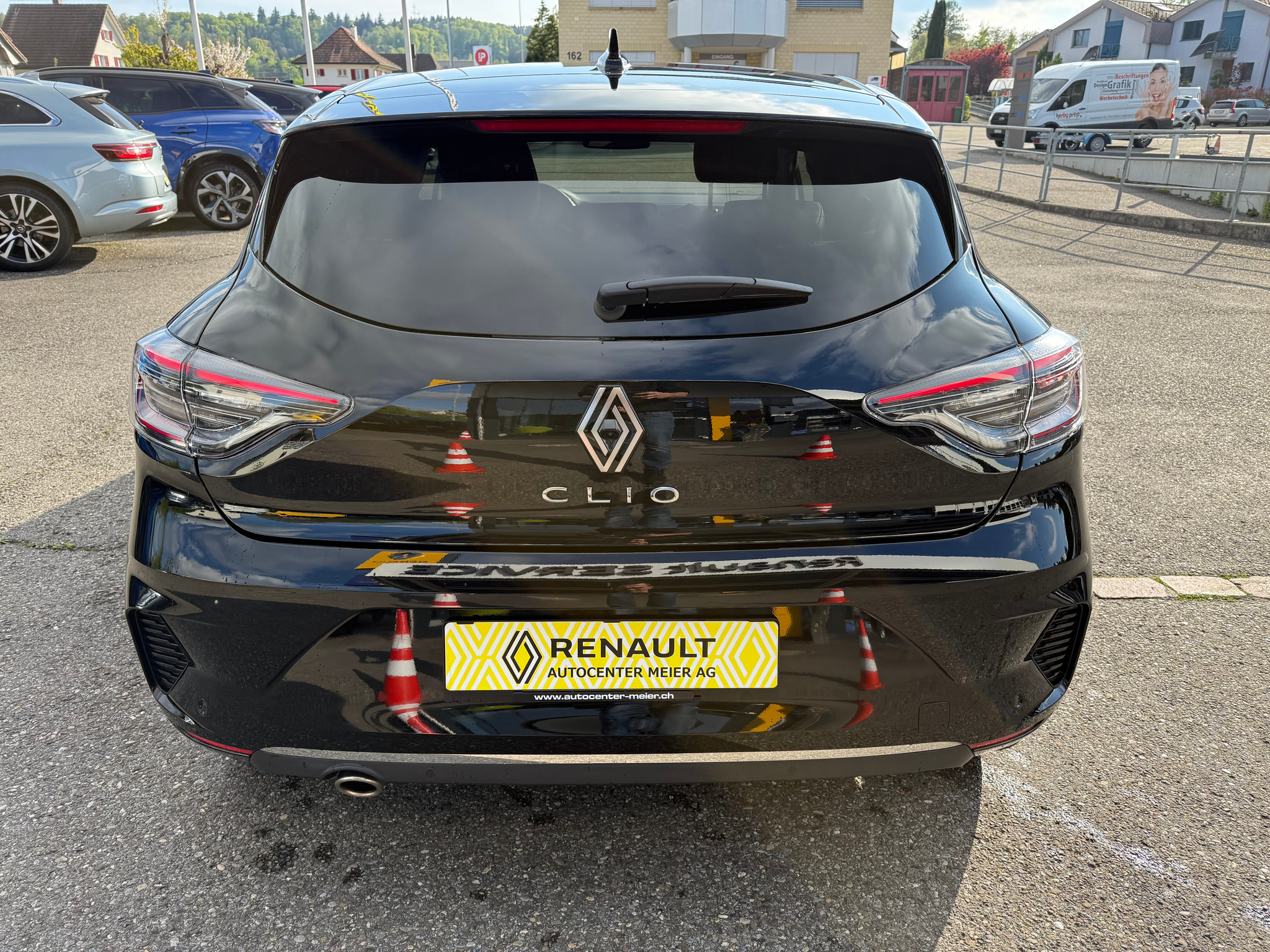 listing desktop thumbnail image 2