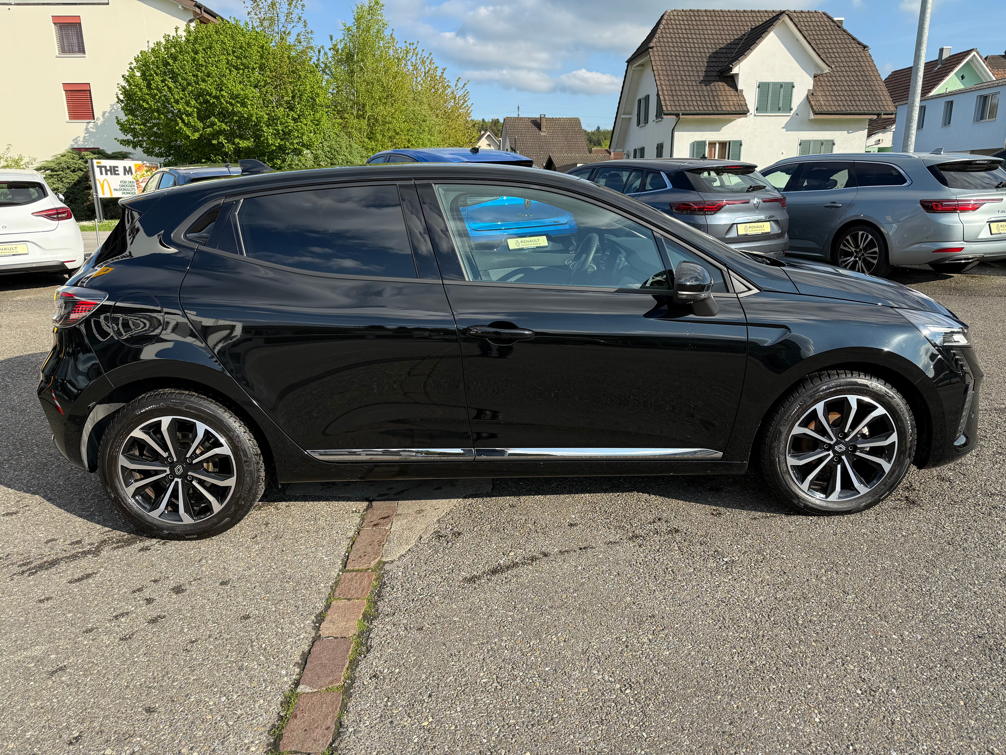 listing desktop thumbnail image 3