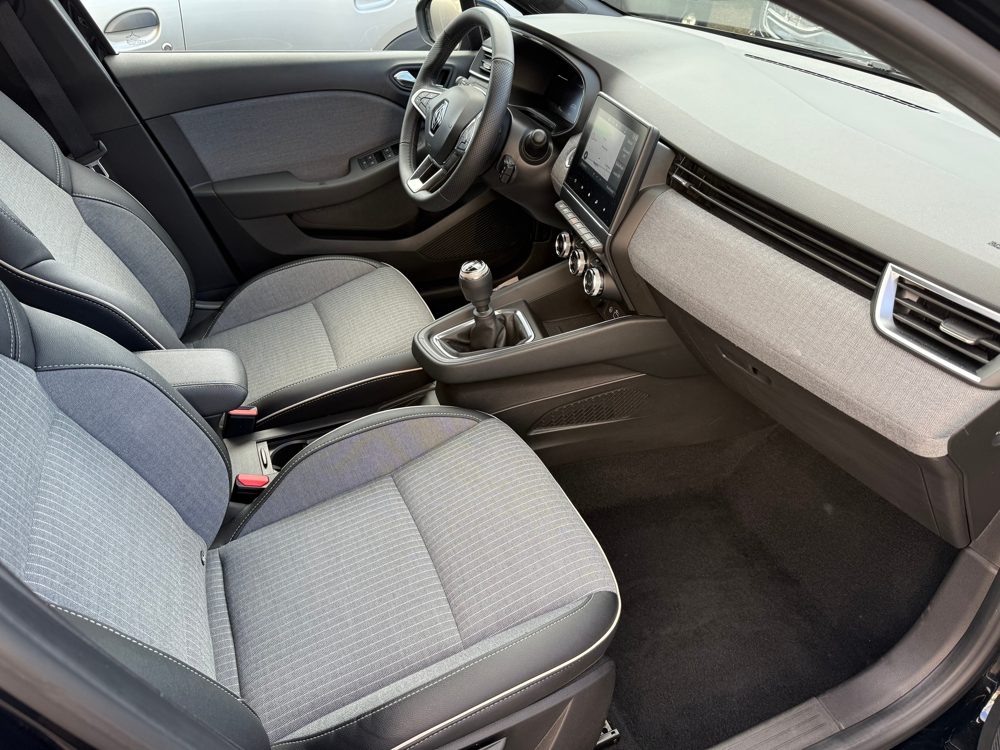 listing desktop thumbnail image 4