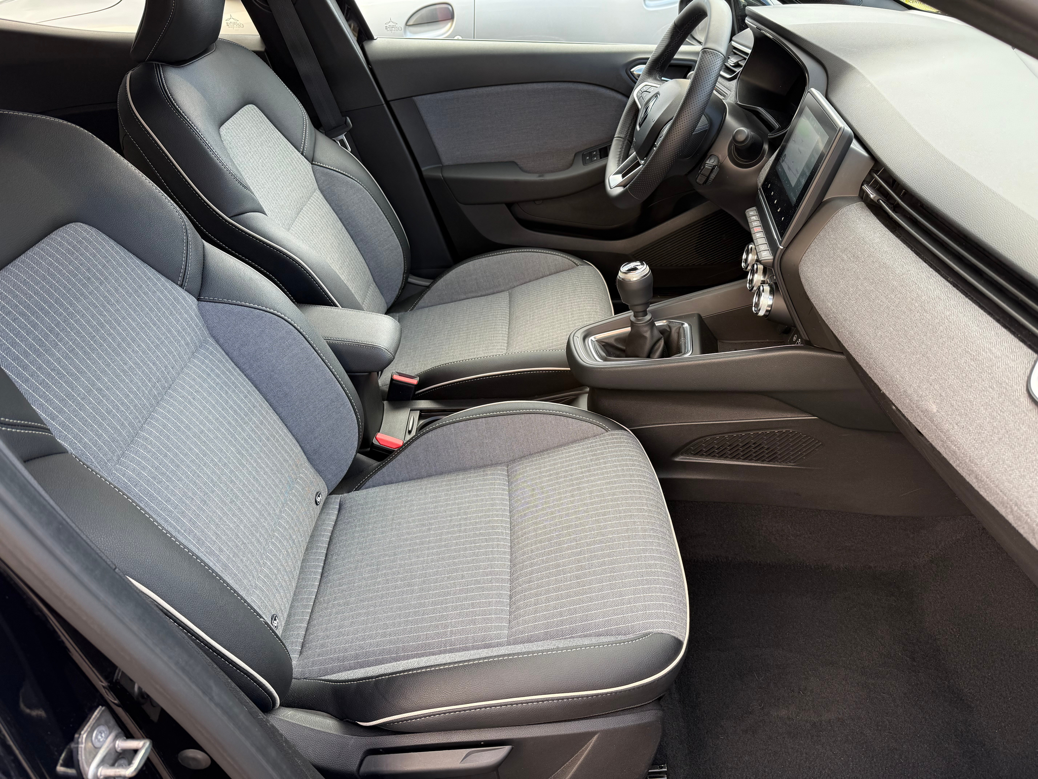 listing desktop thumbnail image 5