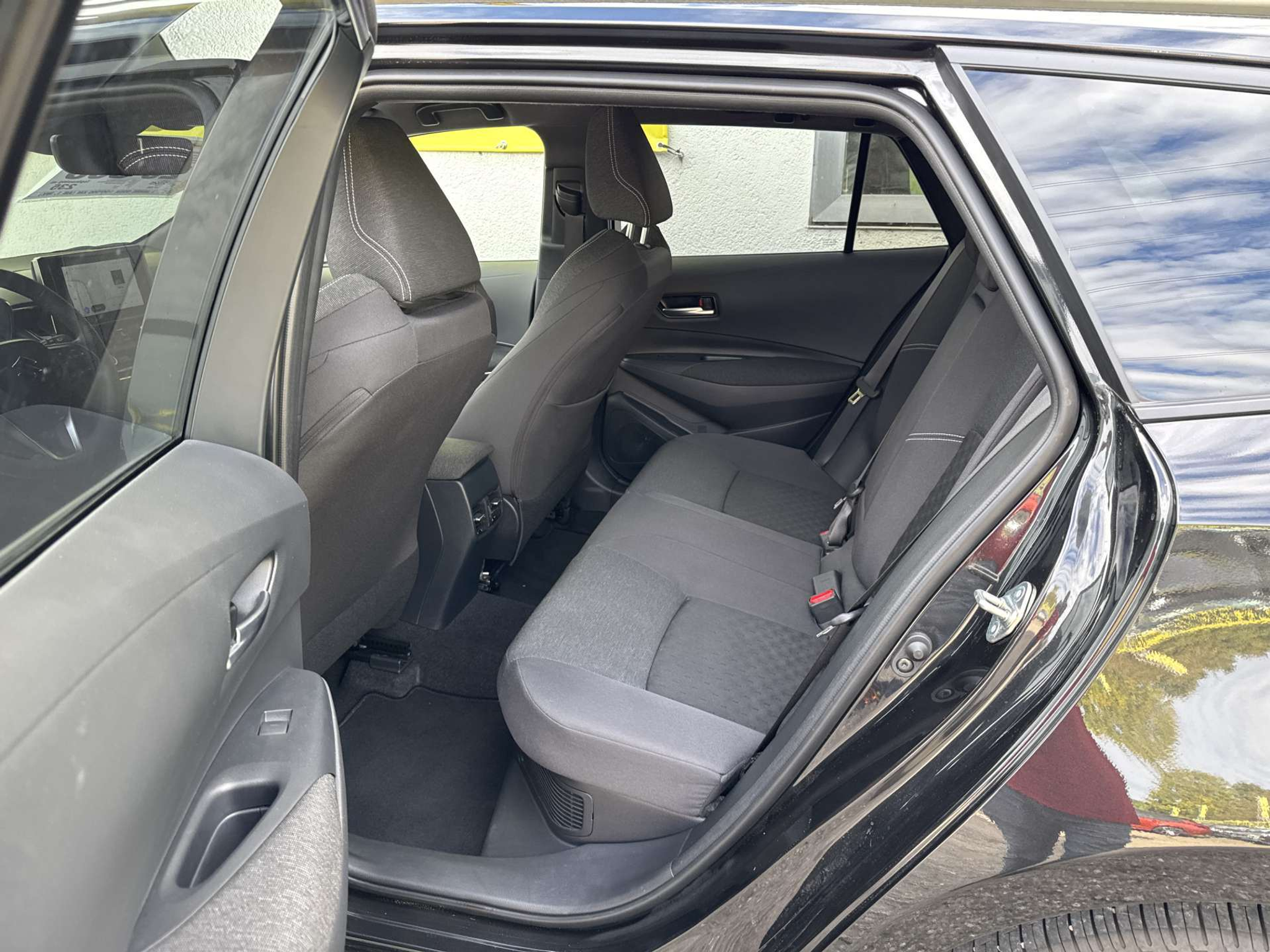 listing desktop thumbnail image 7