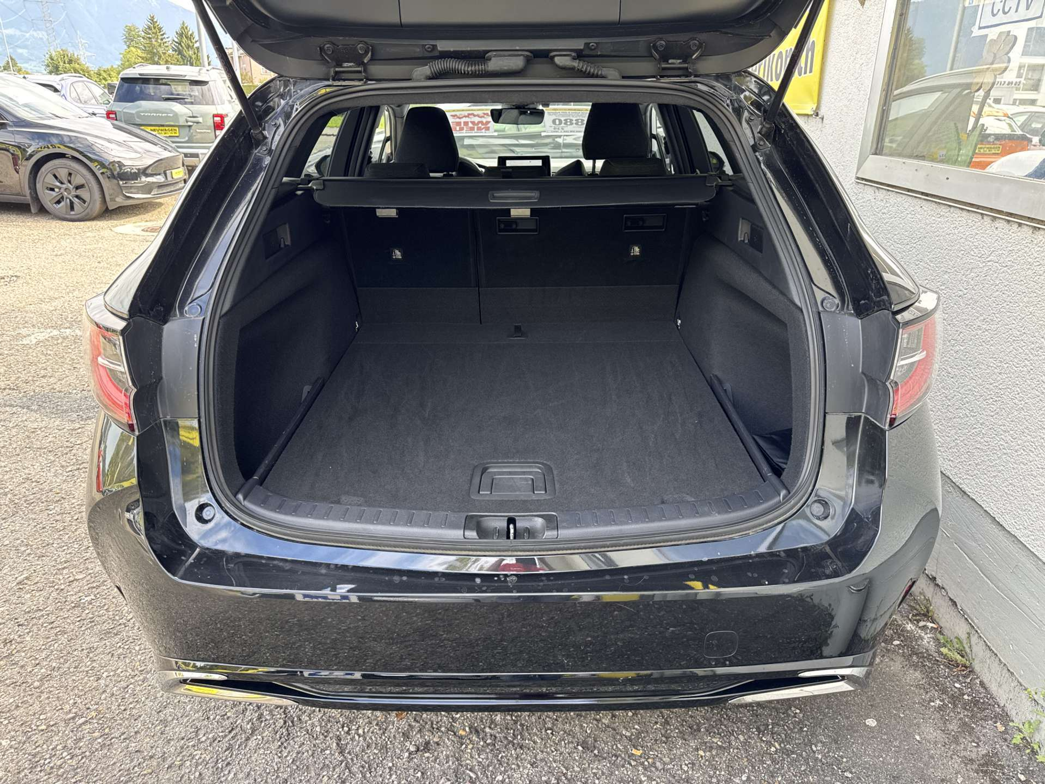 listing desktop thumbnail image 8