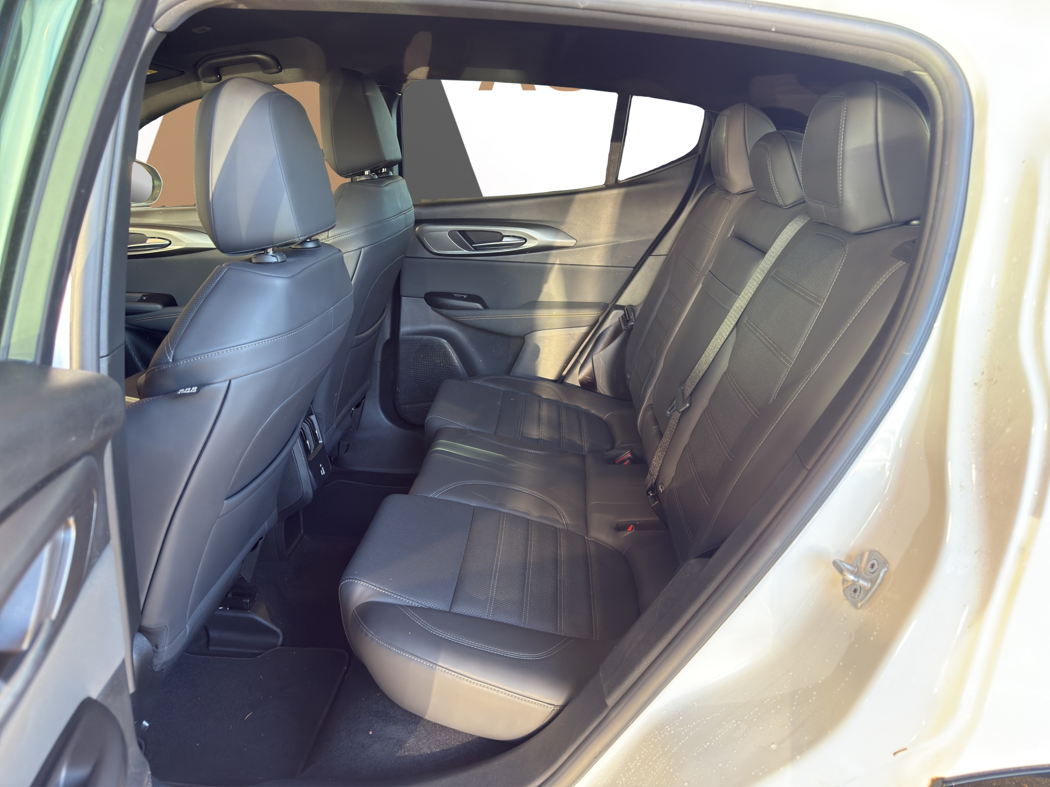 listing desktop thumbnail image 12