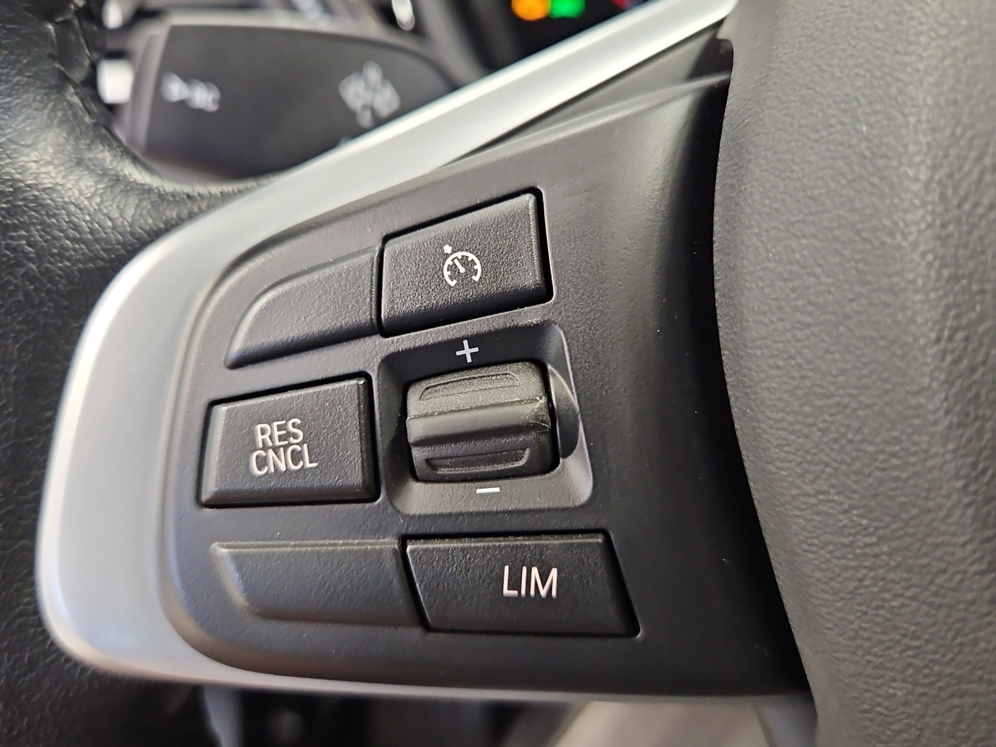 listing desktop thumbnail image 16