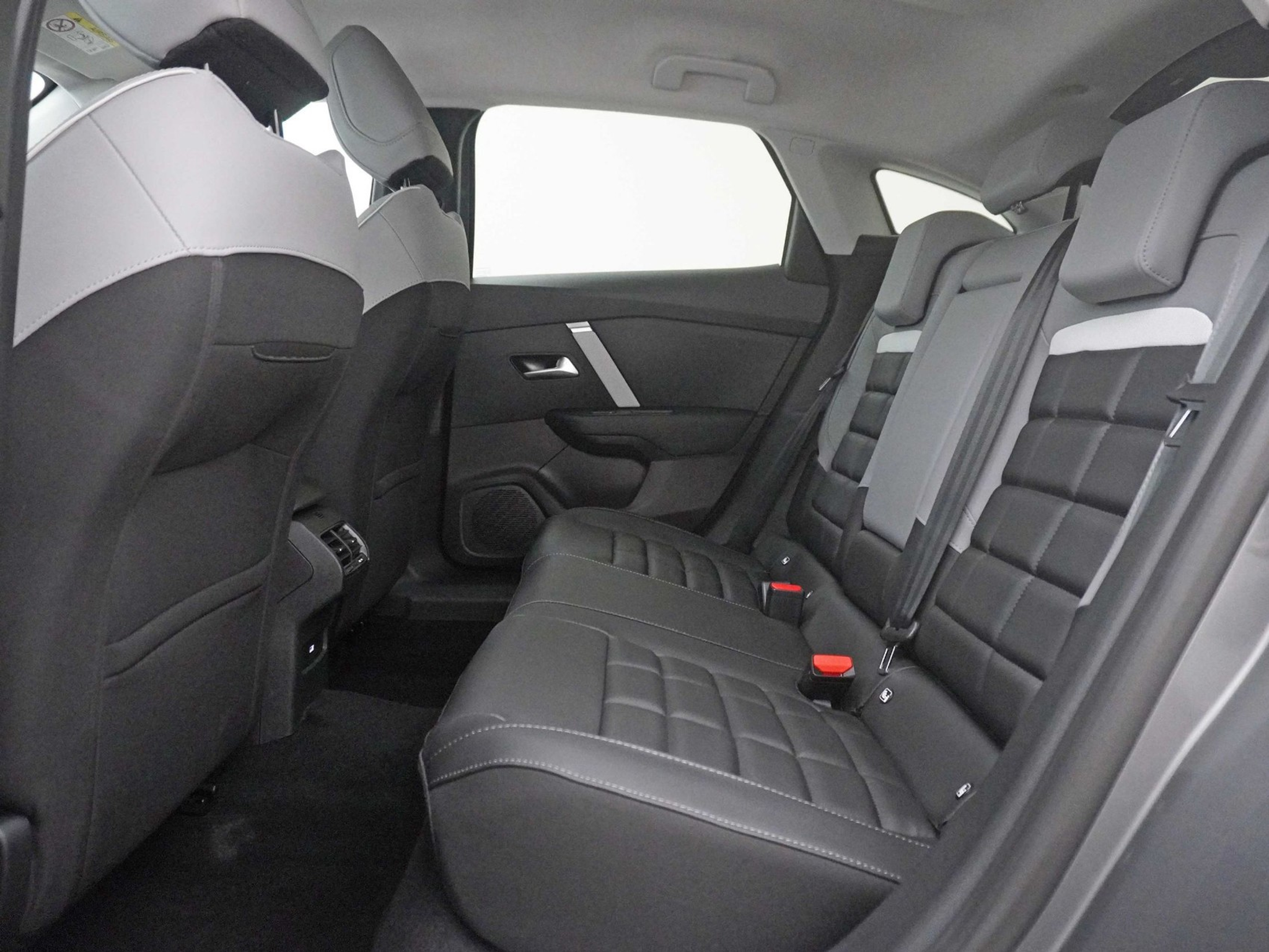 listing desktop thumbnail image 19