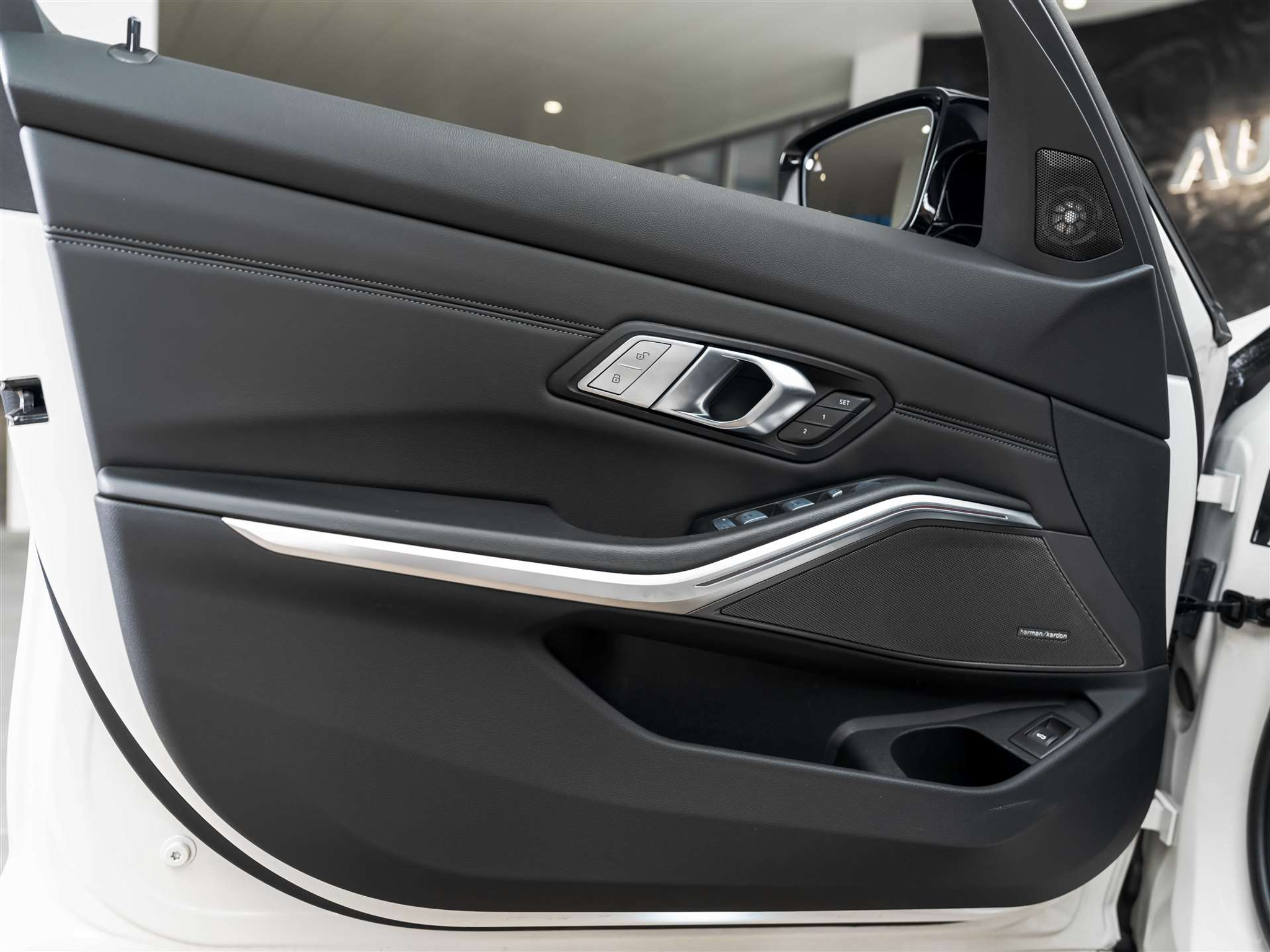 listing desktop thumbnail image 23