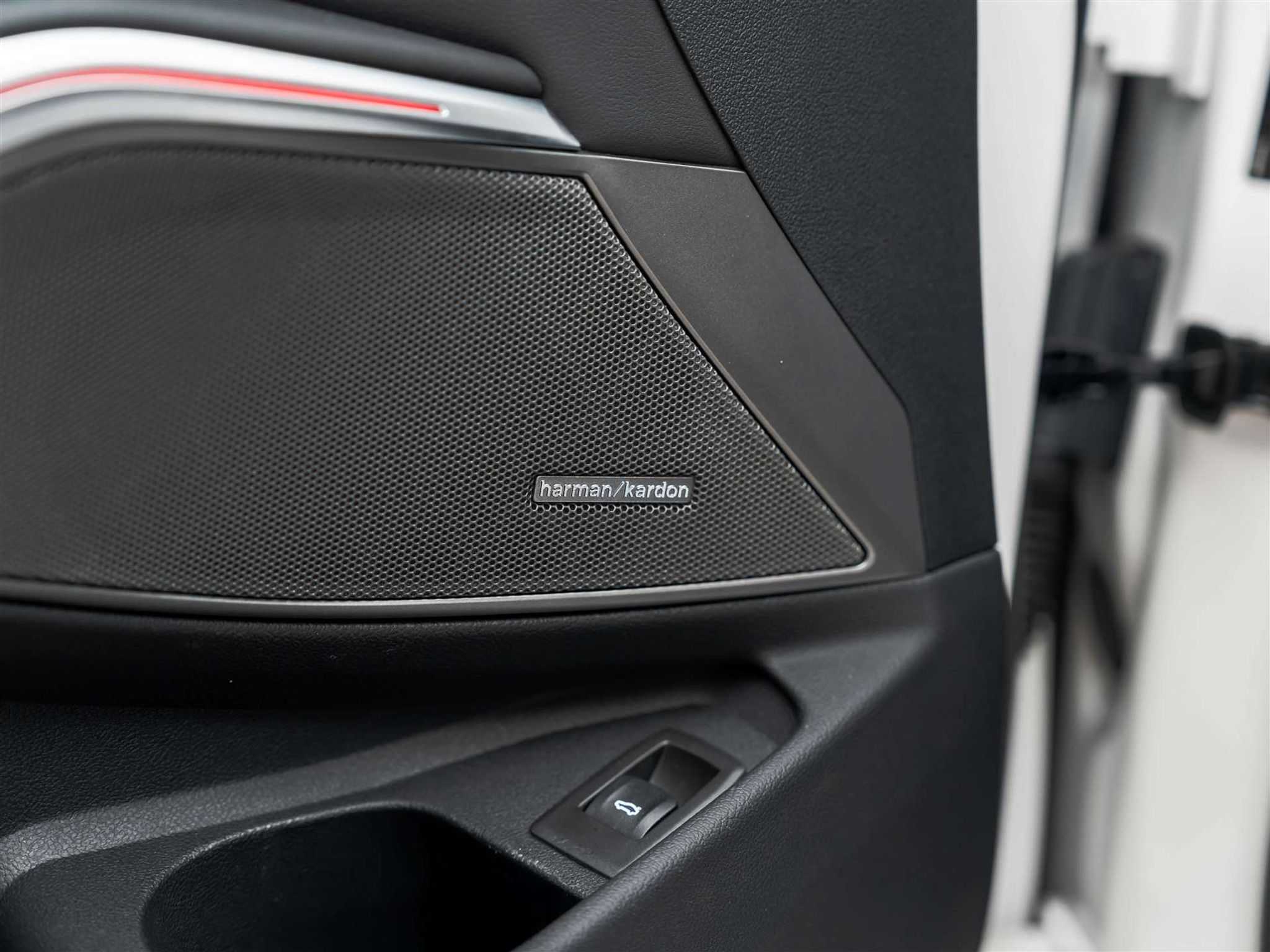 listing desktop thumbnail image 25