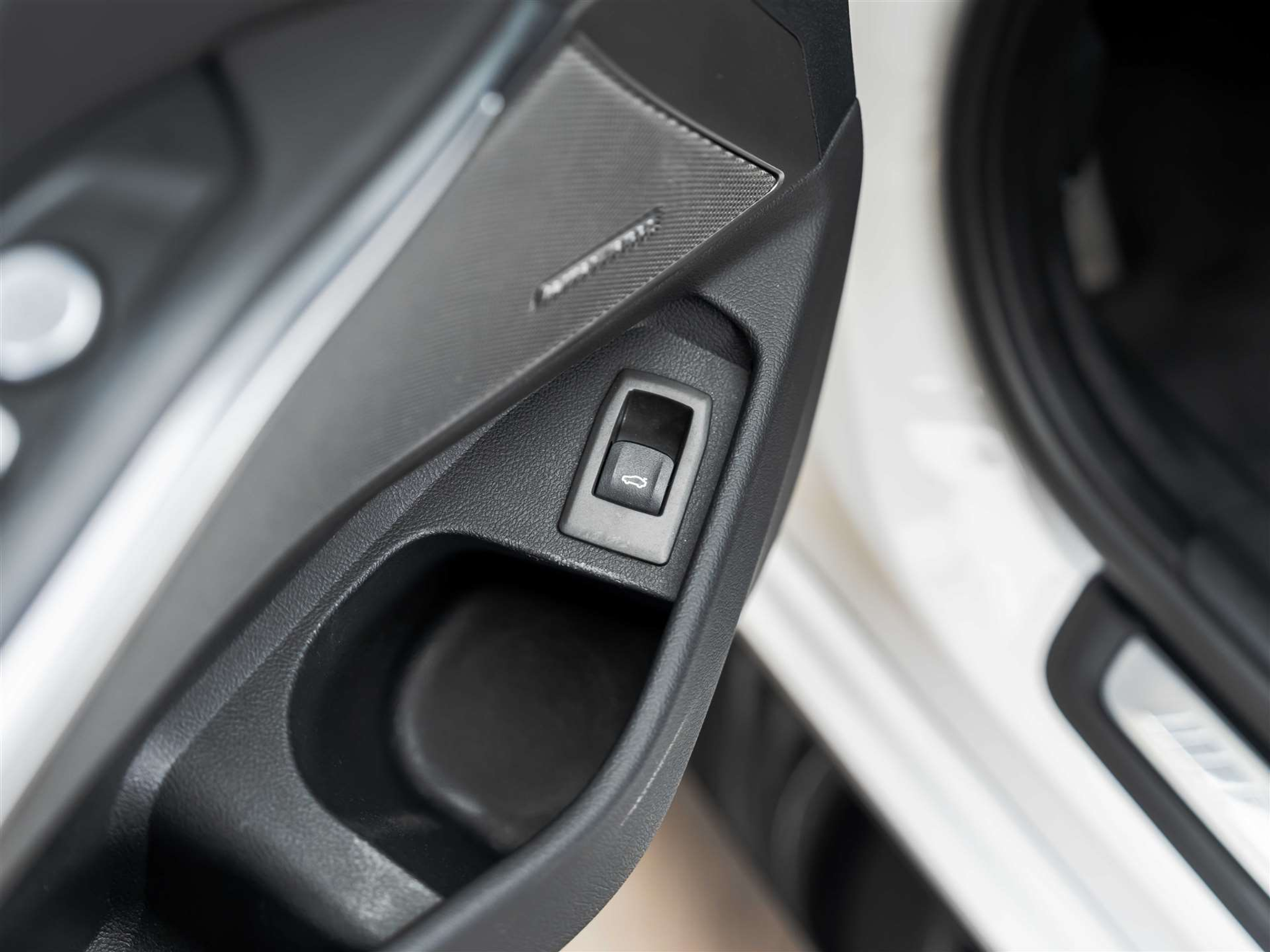 listing desktop thumbnail image 26