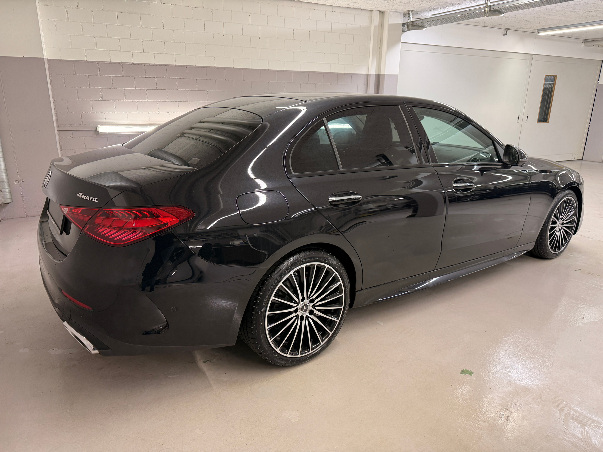 listing desktop thumbnail image 3