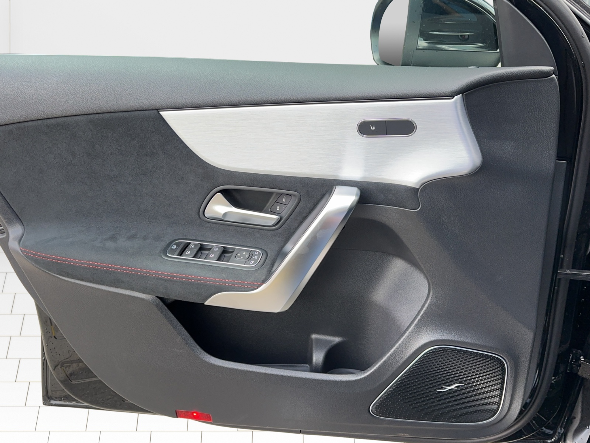 listing desktop thumbnail image 16