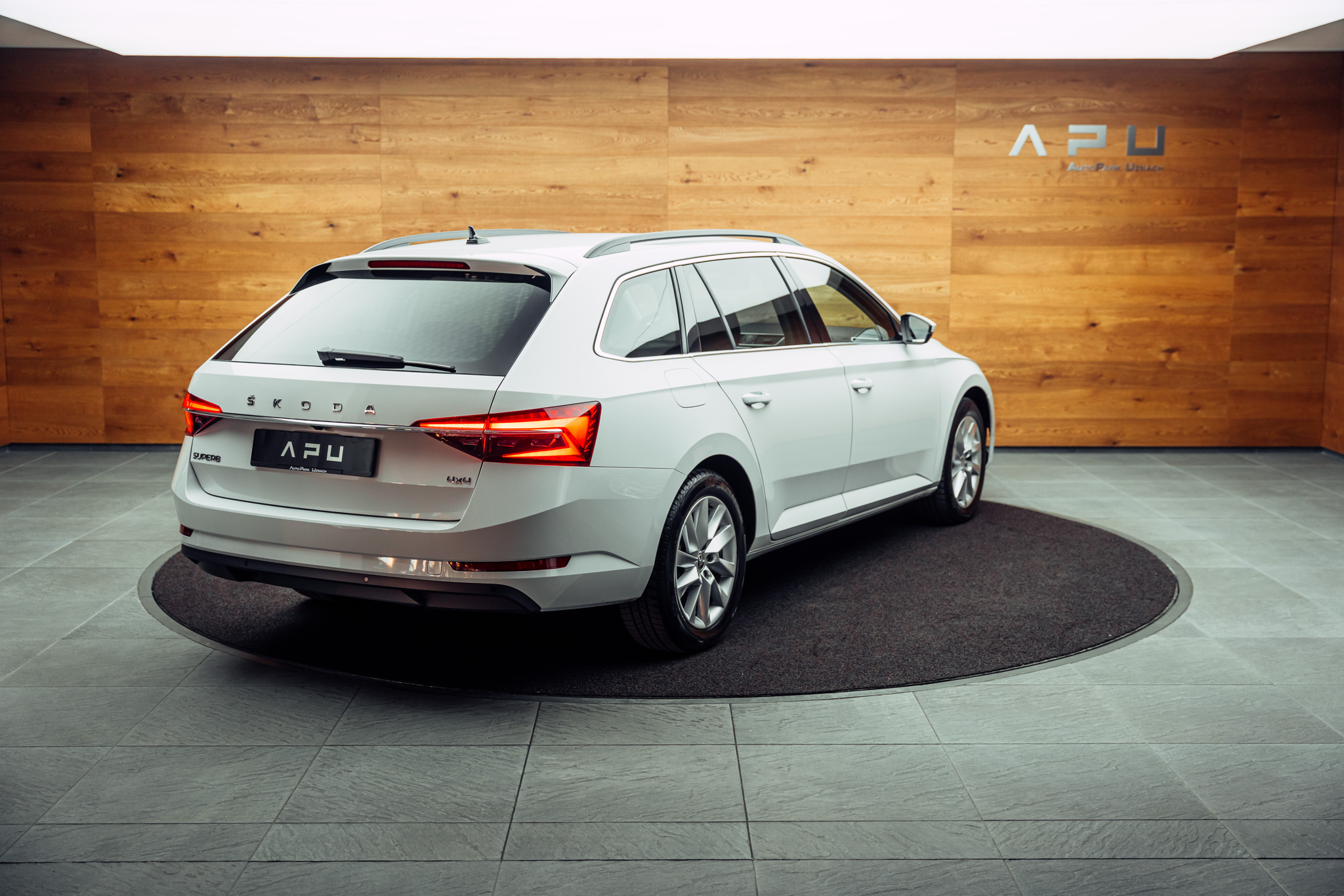 listing desktop thumbnail image 1