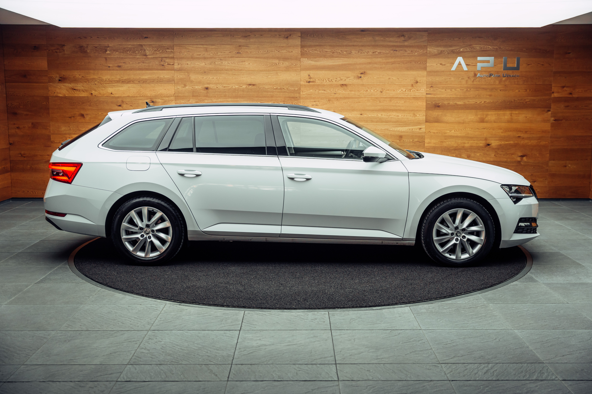 listing desktop thumbnail image 9