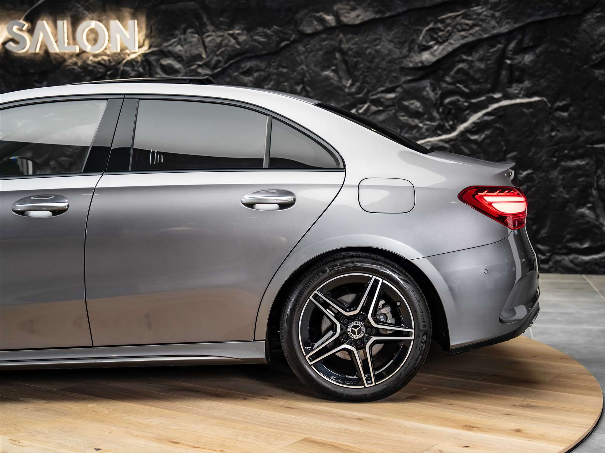 listing desktop thumbnail image 18