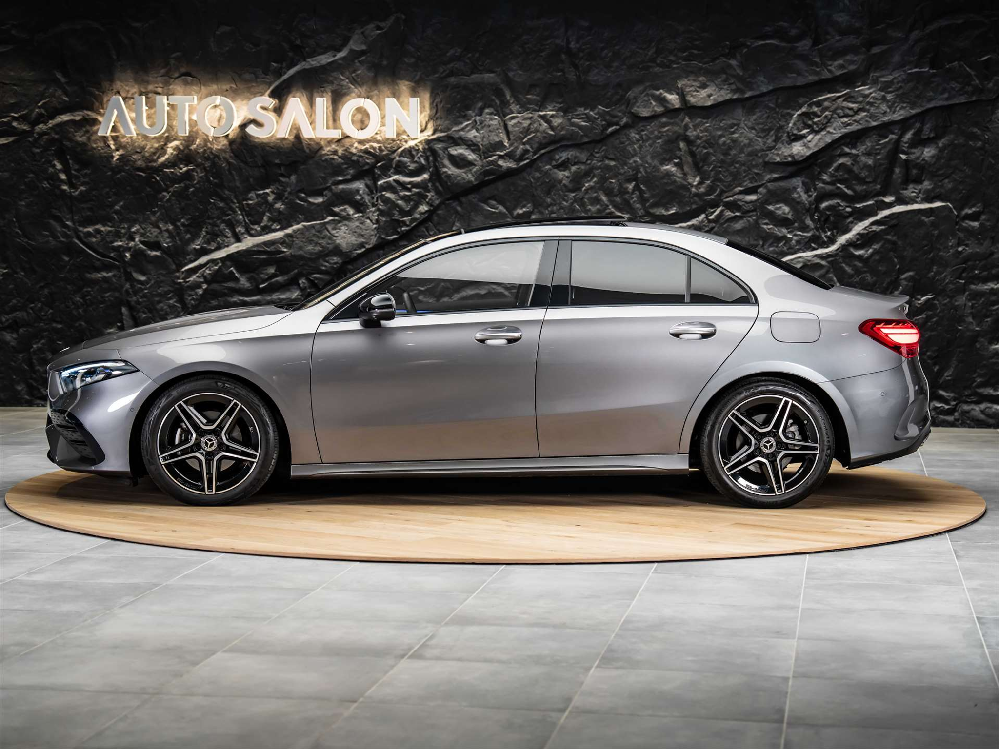 listing desktop thumbnail image 1