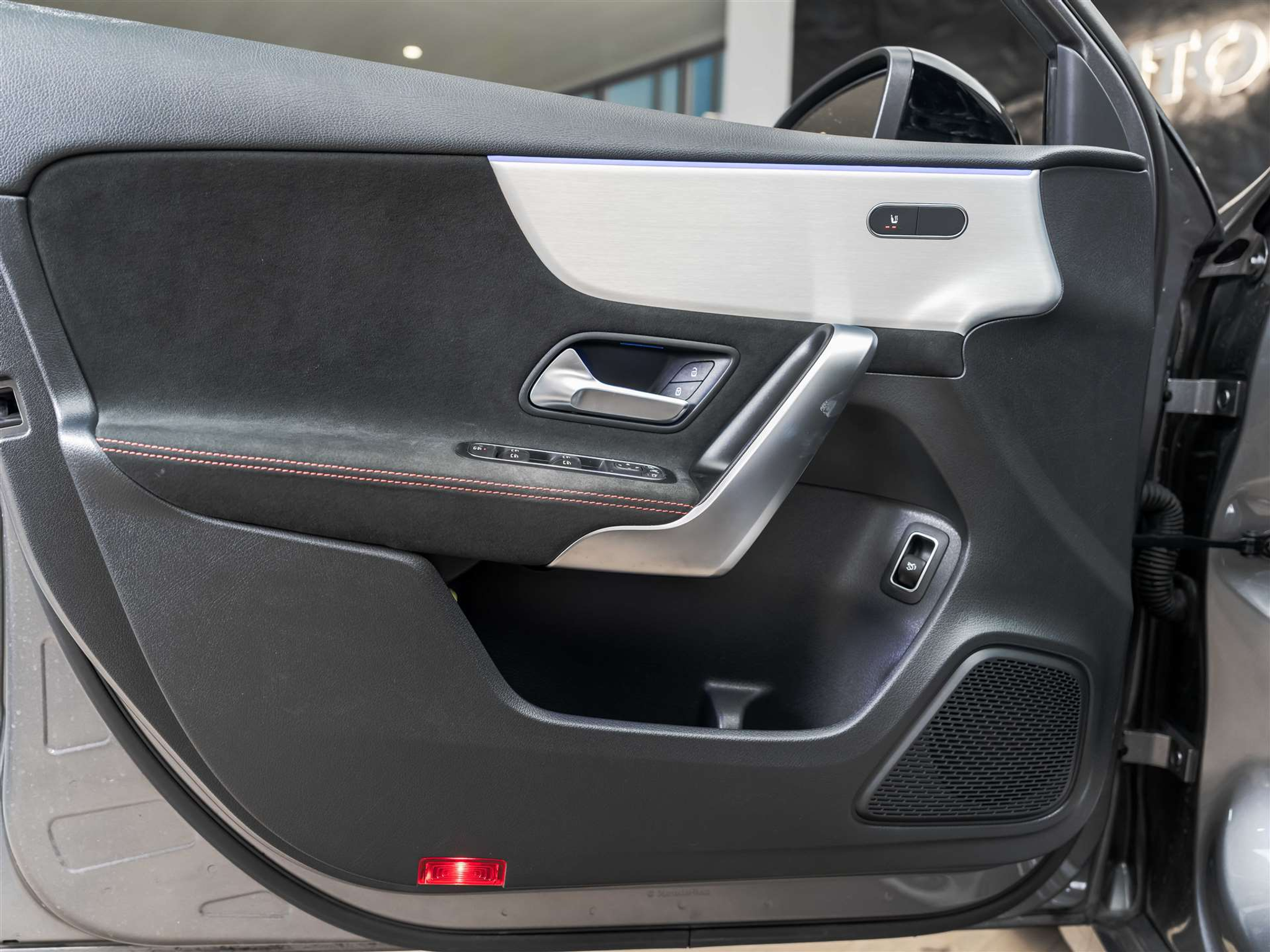 listing desktop thumbnail image 20