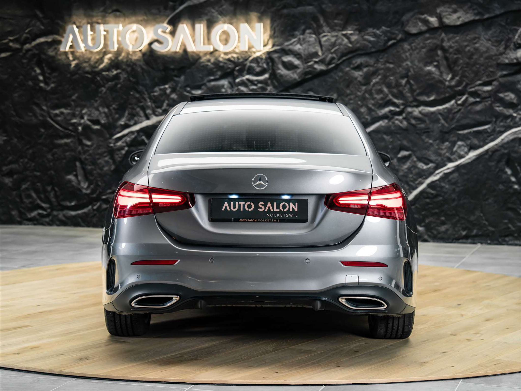 listing desktop thumbnail image 3