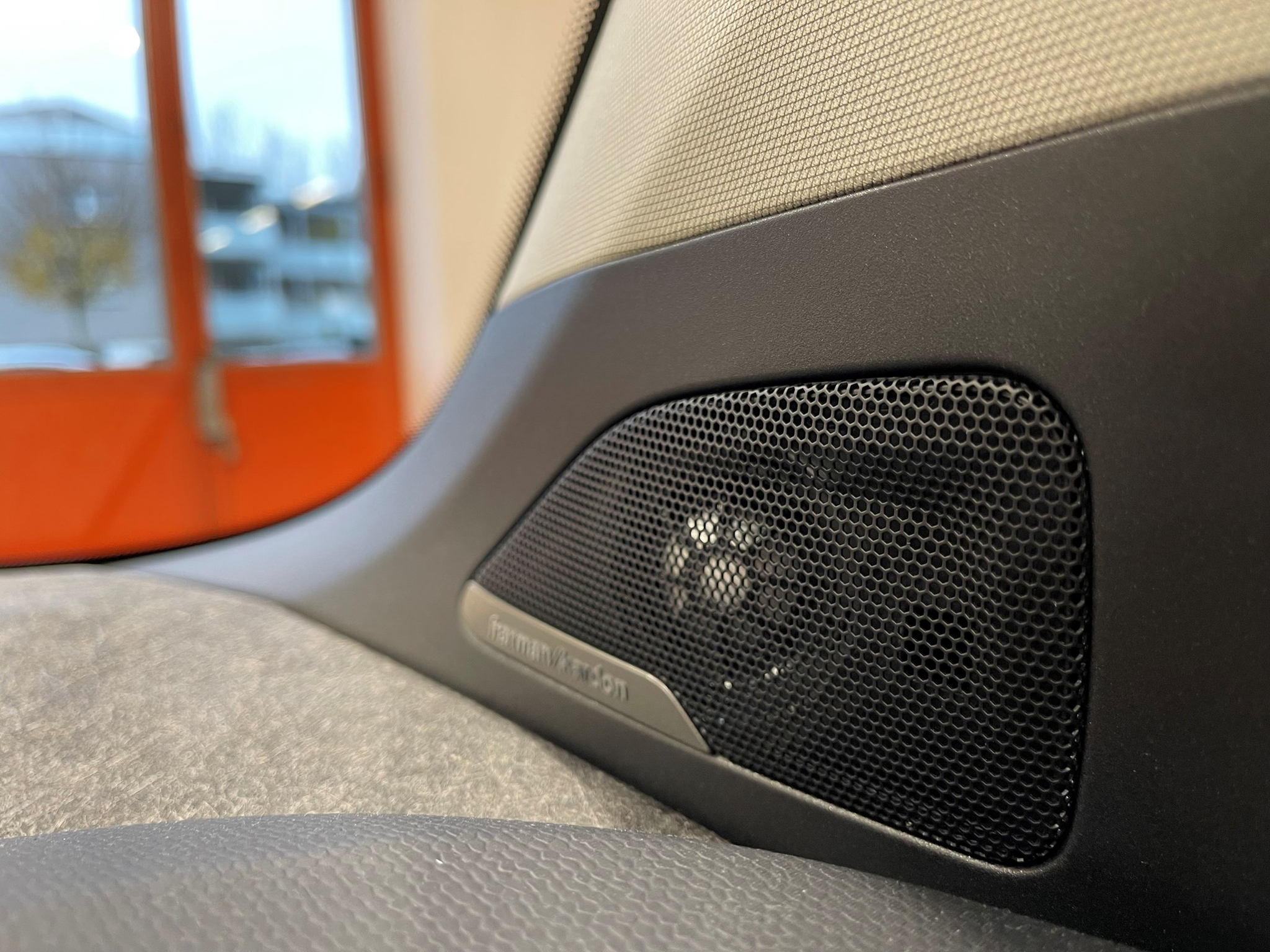 listing desktop thumbnail image 16