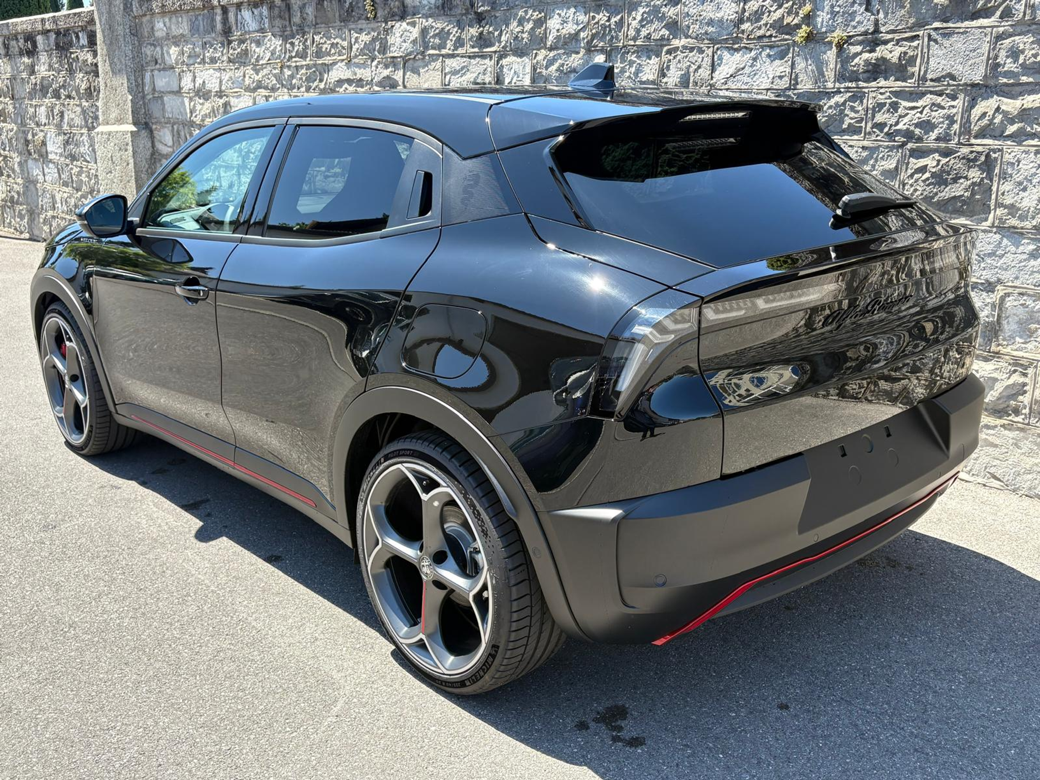 listing desktop thumbnail image 2