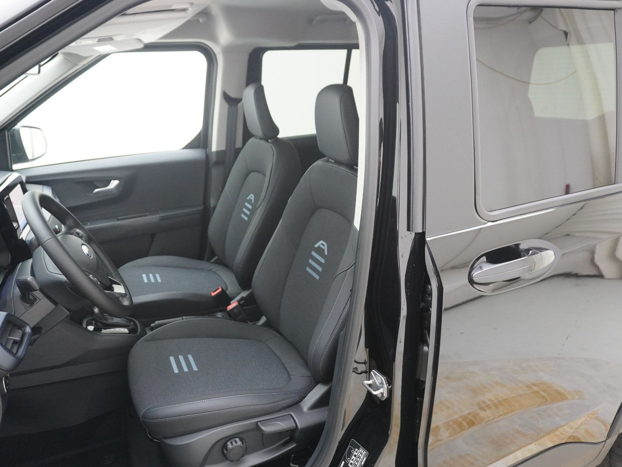 listing desktop thumbnail image 11