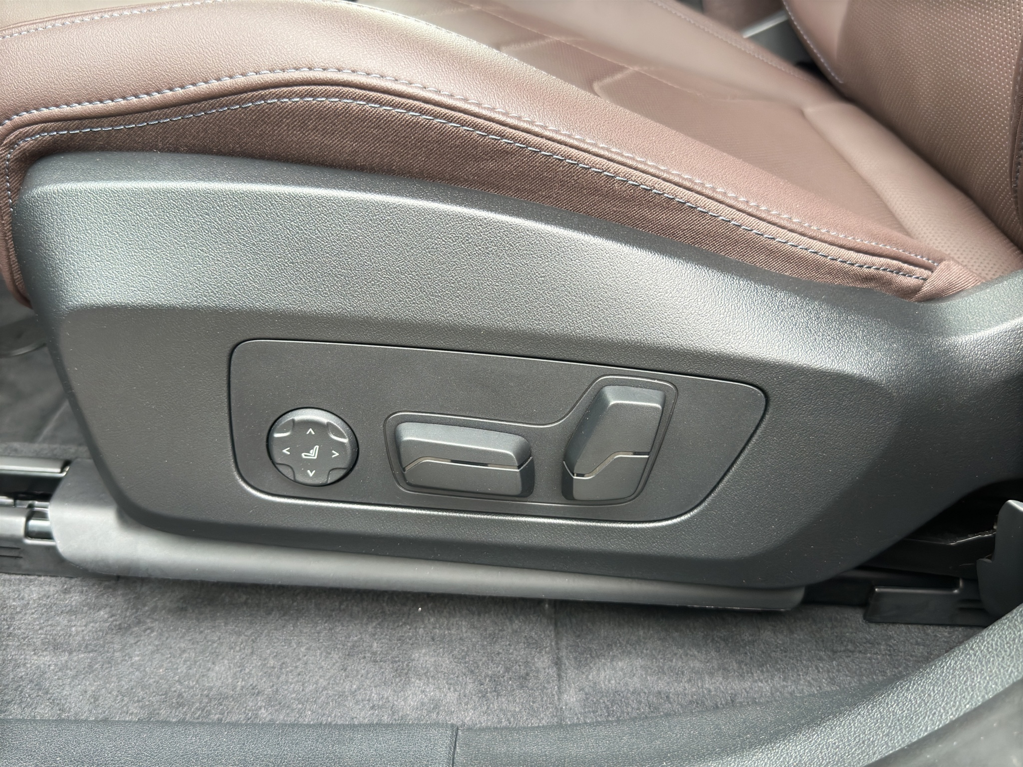 listing desktop thumbnail image 12