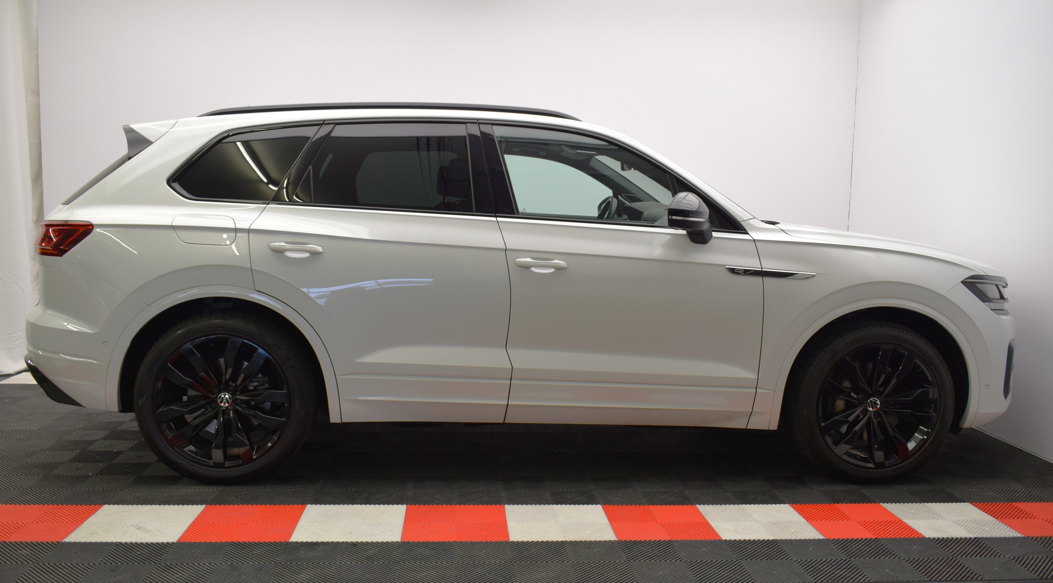 listing desktop thumbnail image 12