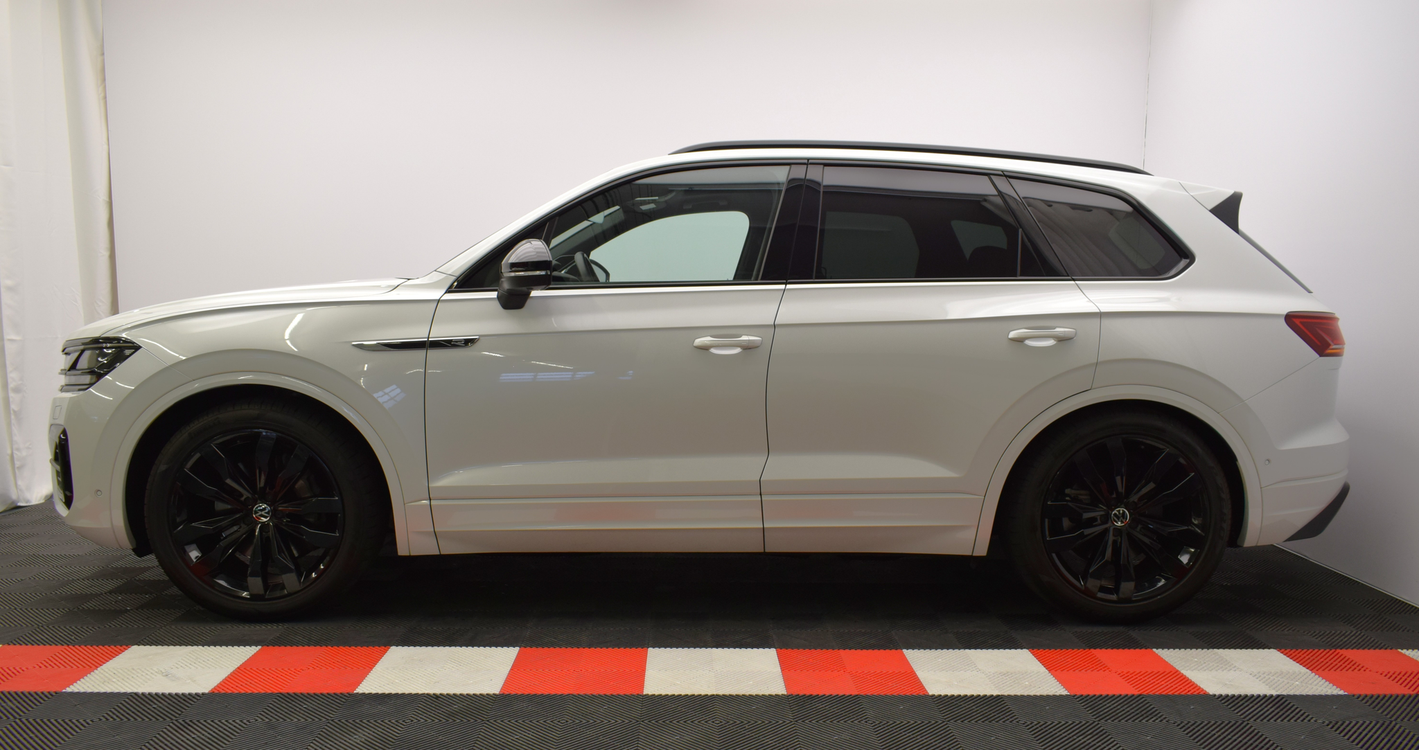 listing desktop thumbnail image 5