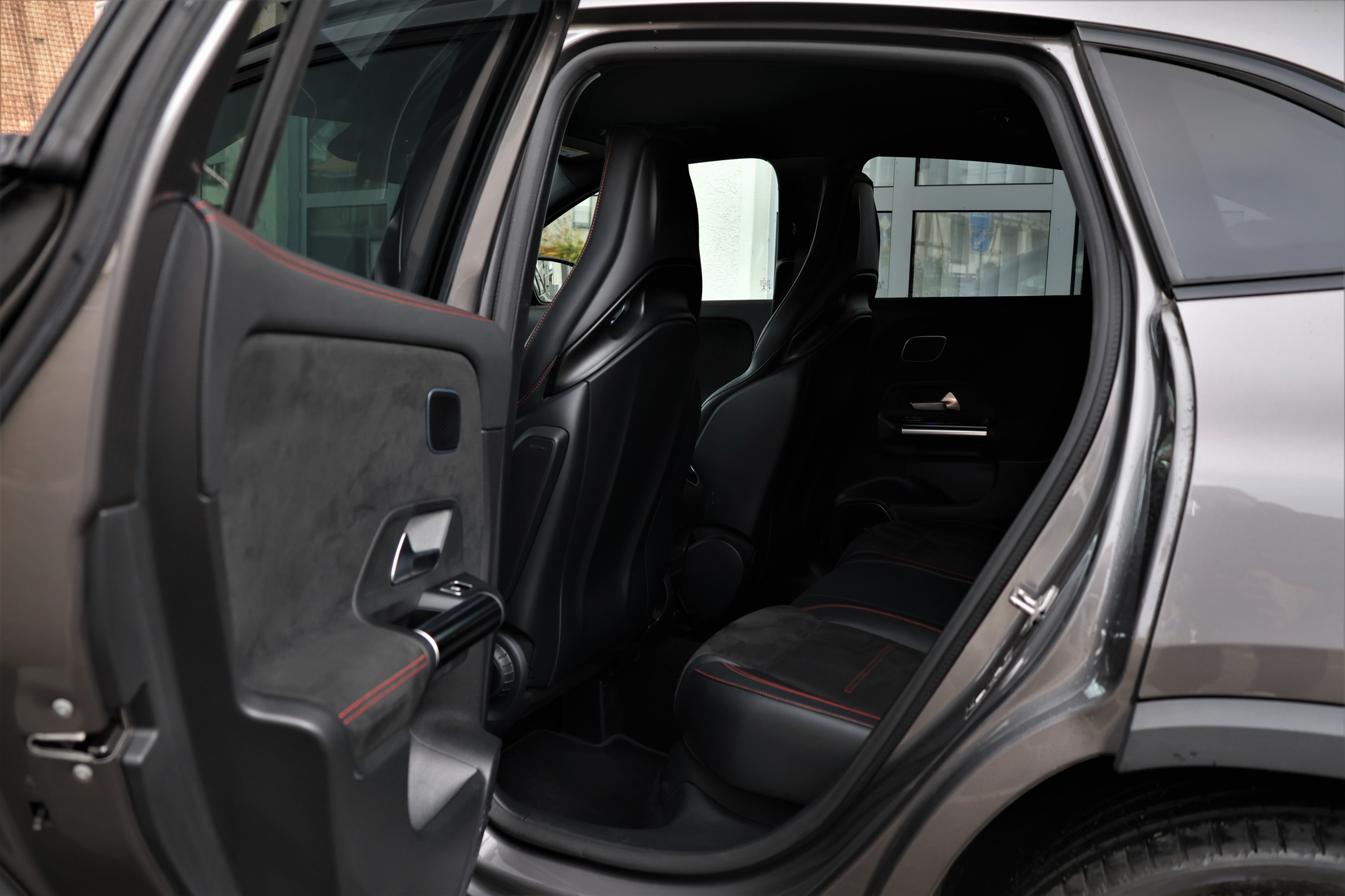 listing desktop thumbnail image 10