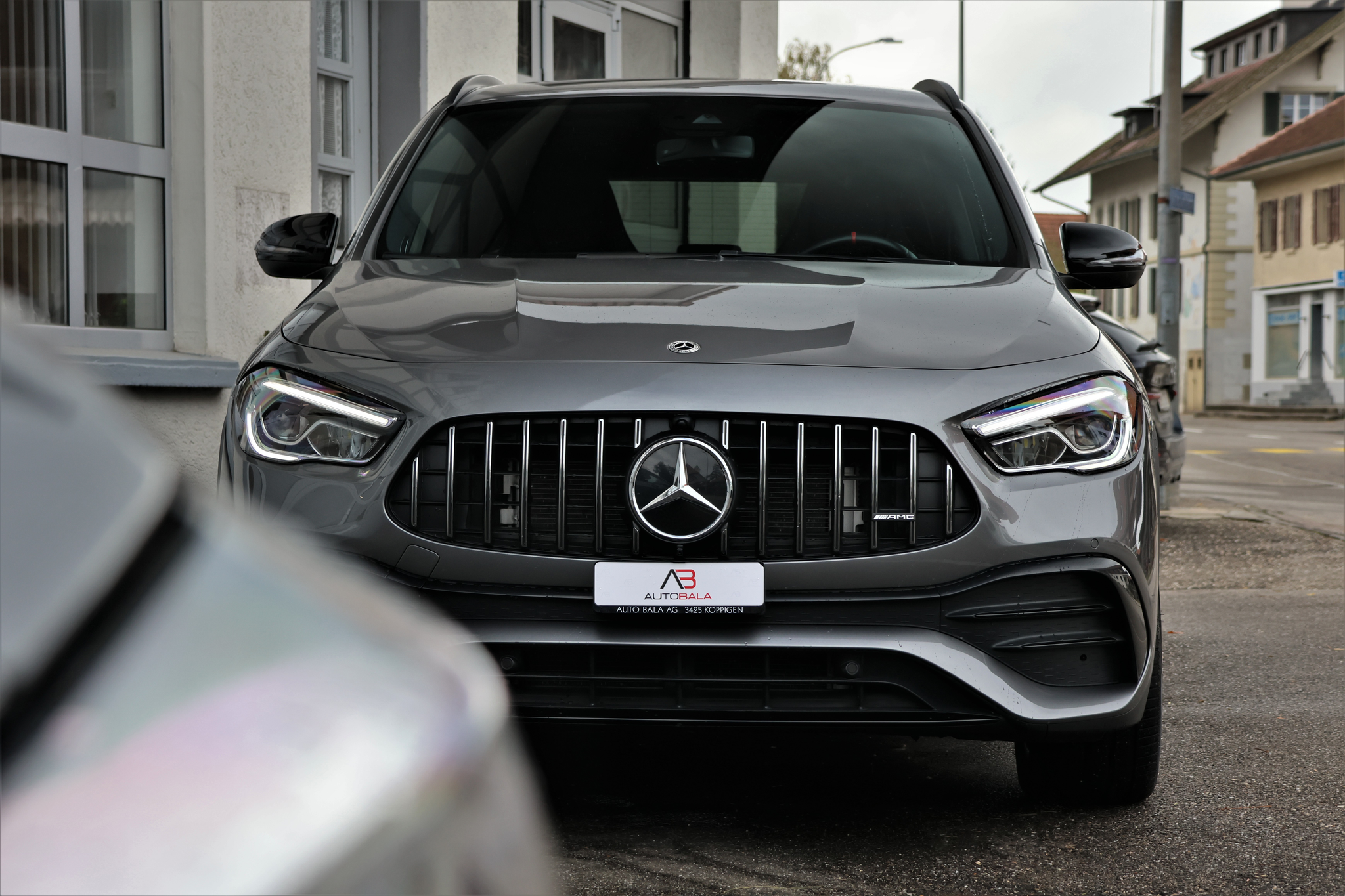 listing desktop thumbnail image 1