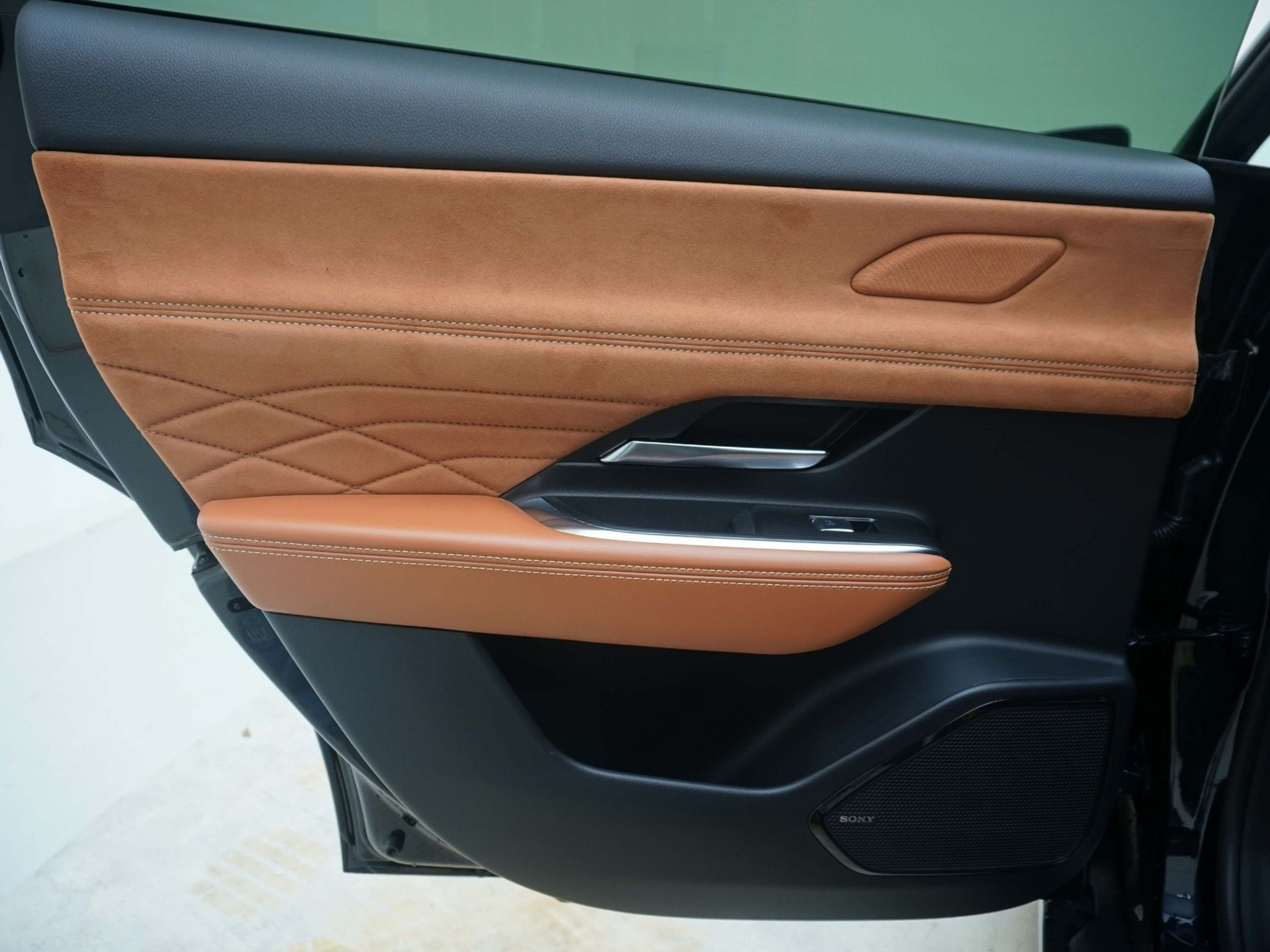 listing desktop thumbnail image 18